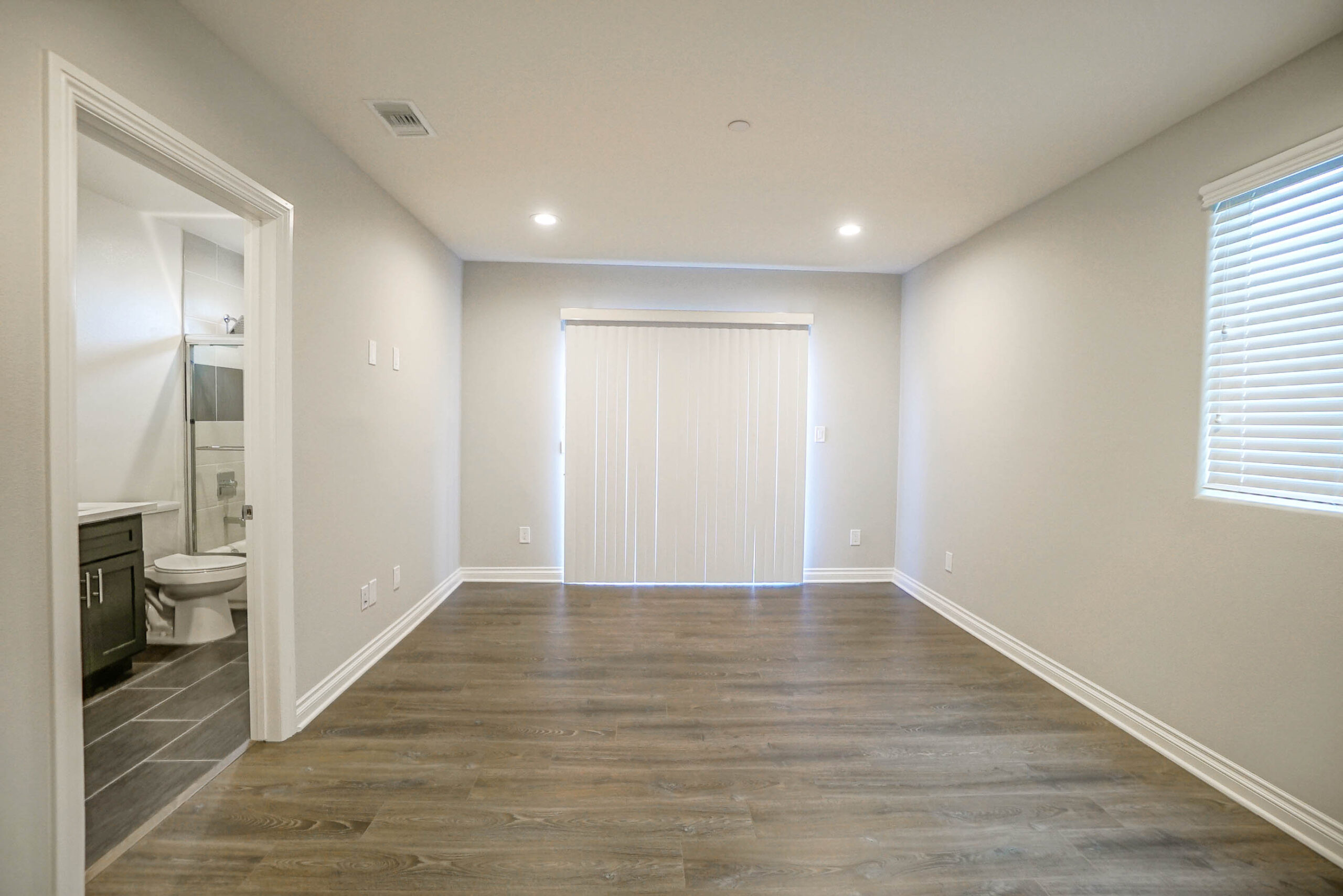1118/1118 W 39th Pl, Los Angeles, CA 90037