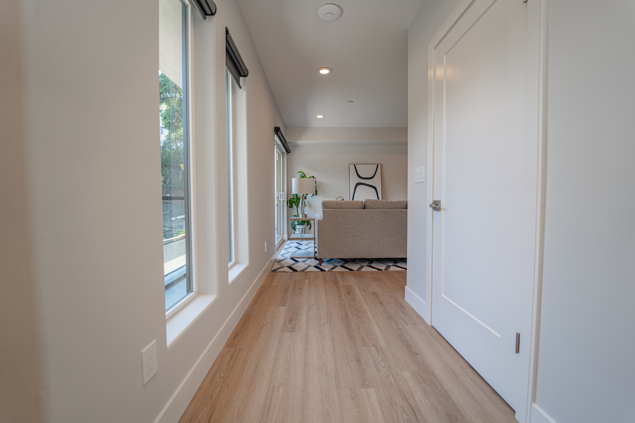 2115 Holly Dr, Los Angeles, CA 90068