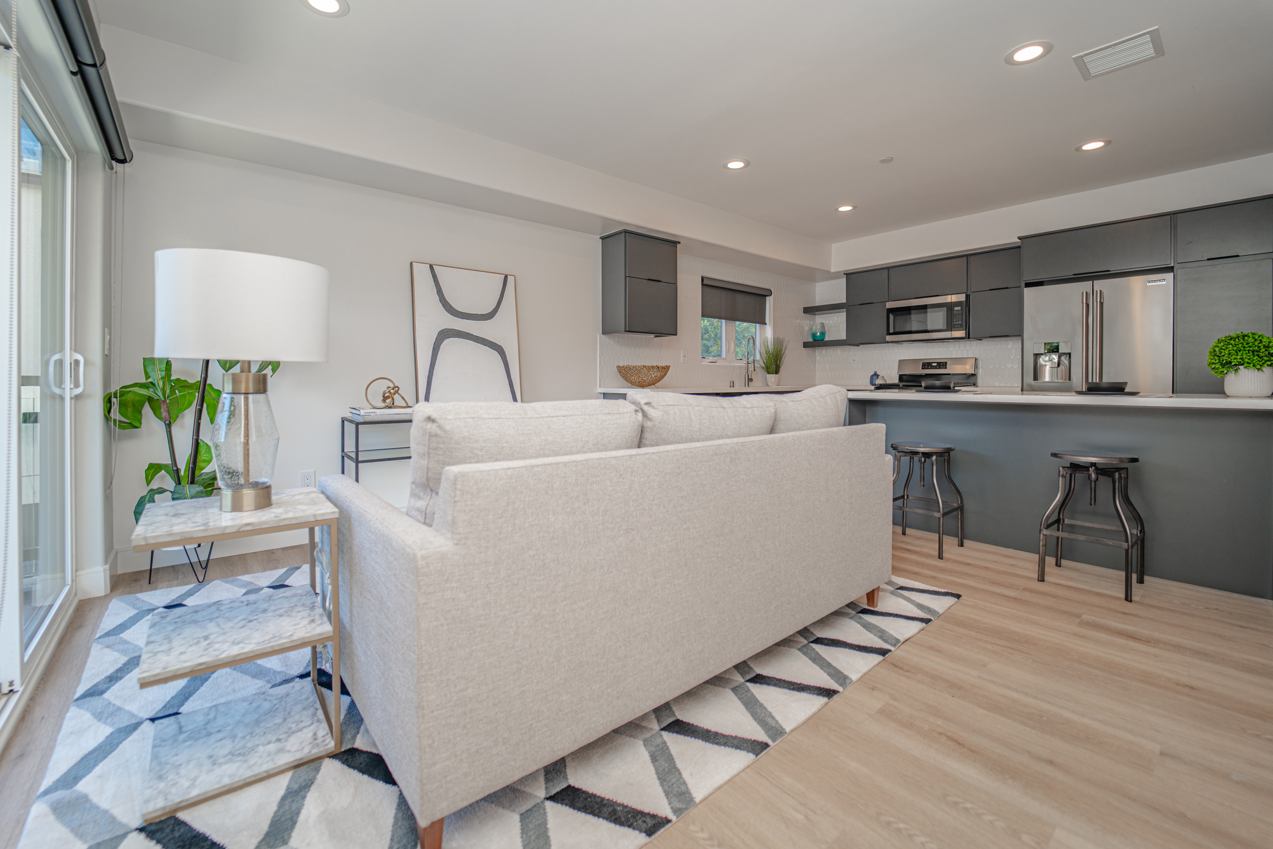 2115 Holly Dr, Los Angeles, CA 90068