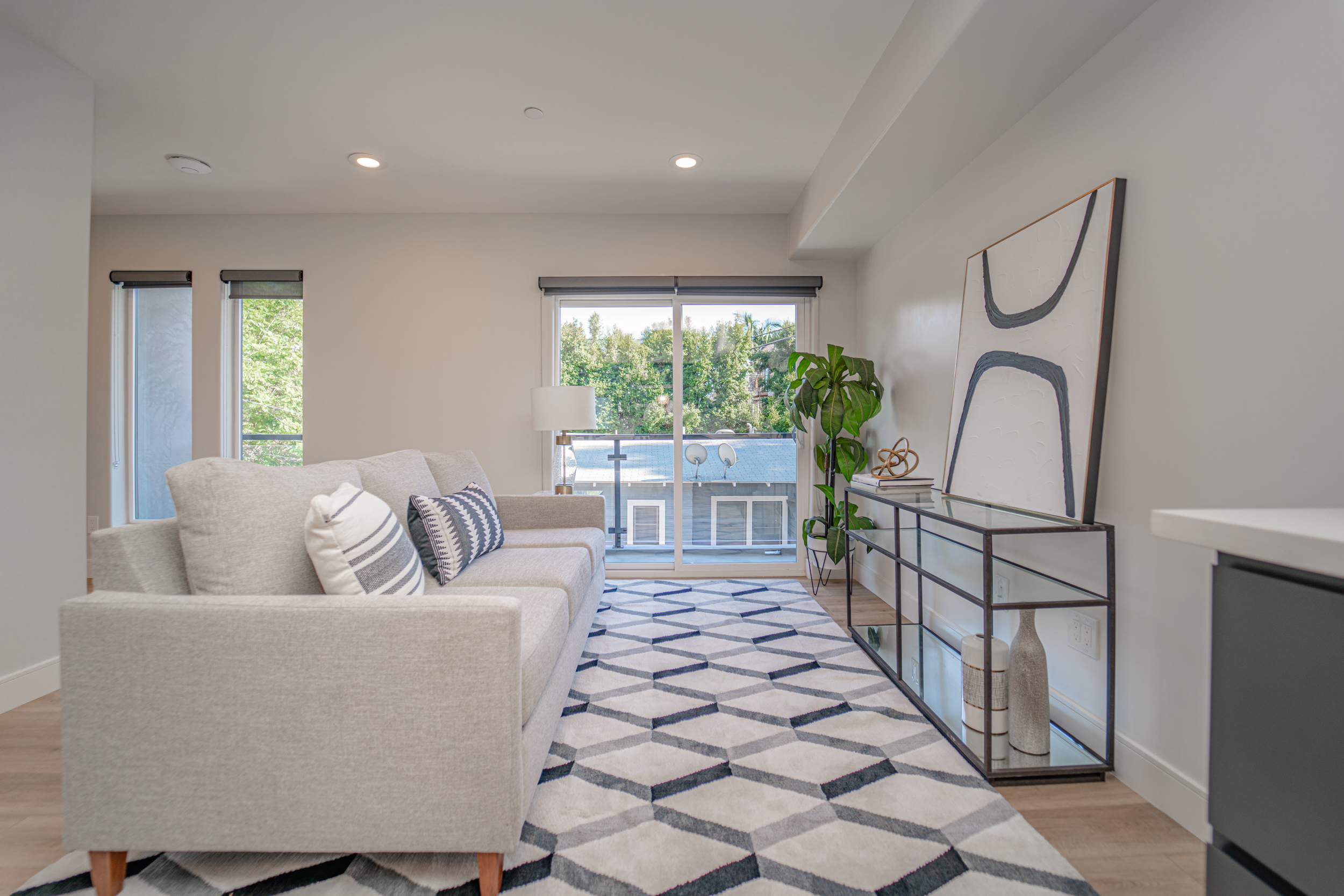 2115 Holly Dr, Los Angeles, CA 90068