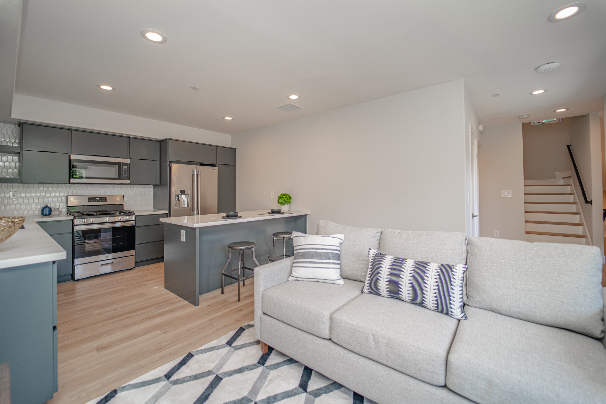 2115 Holly Dr, Los Angeles, CA 90068