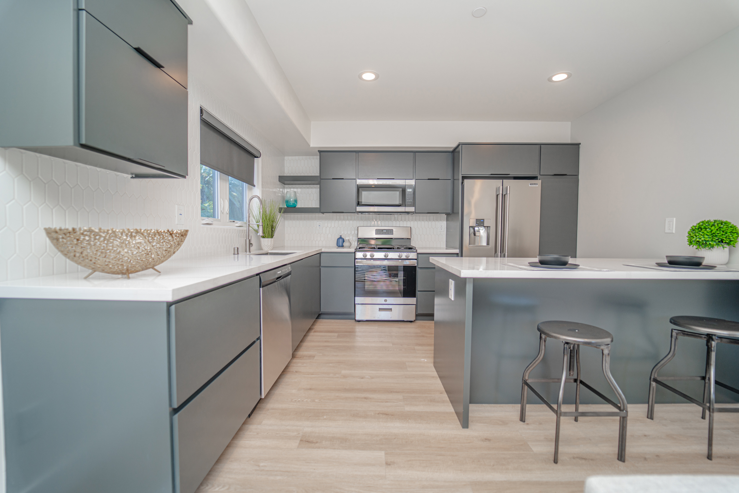 2115 Holly Dr, Los Angeles, CA 90068