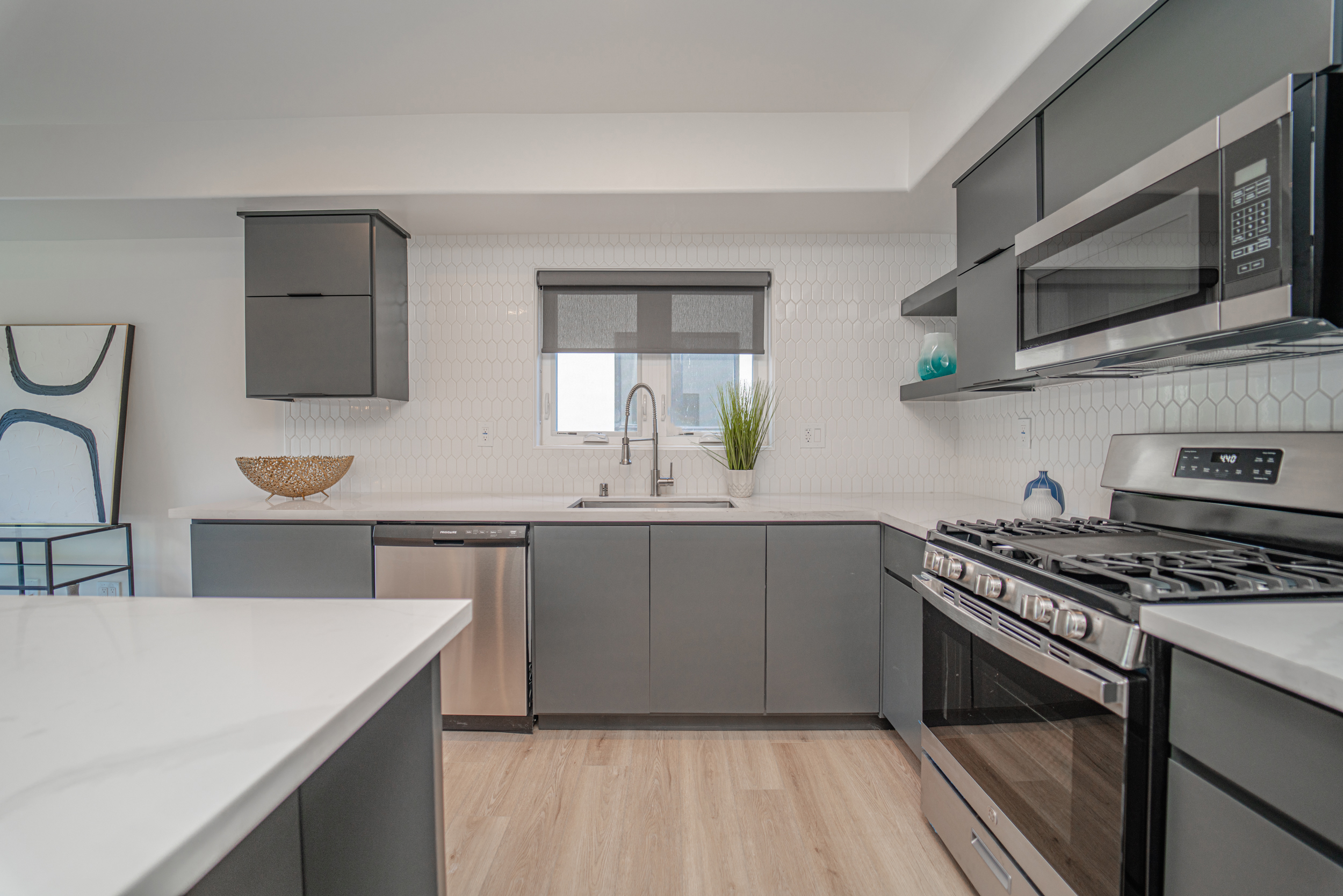 2115 Holly Dr, Los Angeles, CA 90068