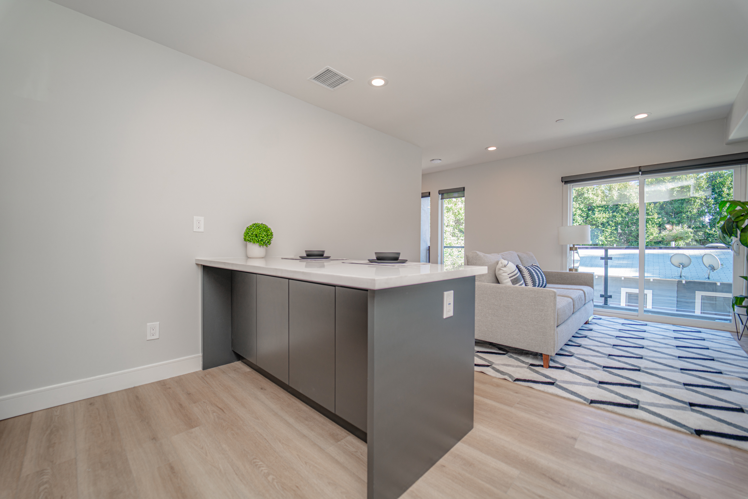 2115 Holly Dr, Los Angeles, CA 90068