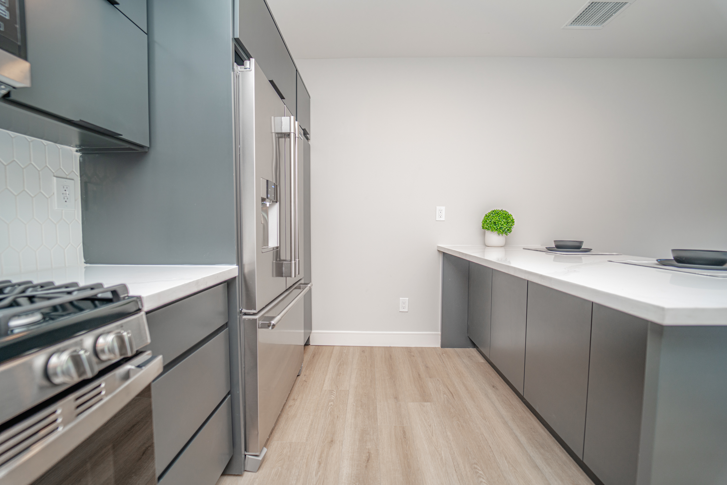2115 Holly Dr, Los Angeles, CA 90068