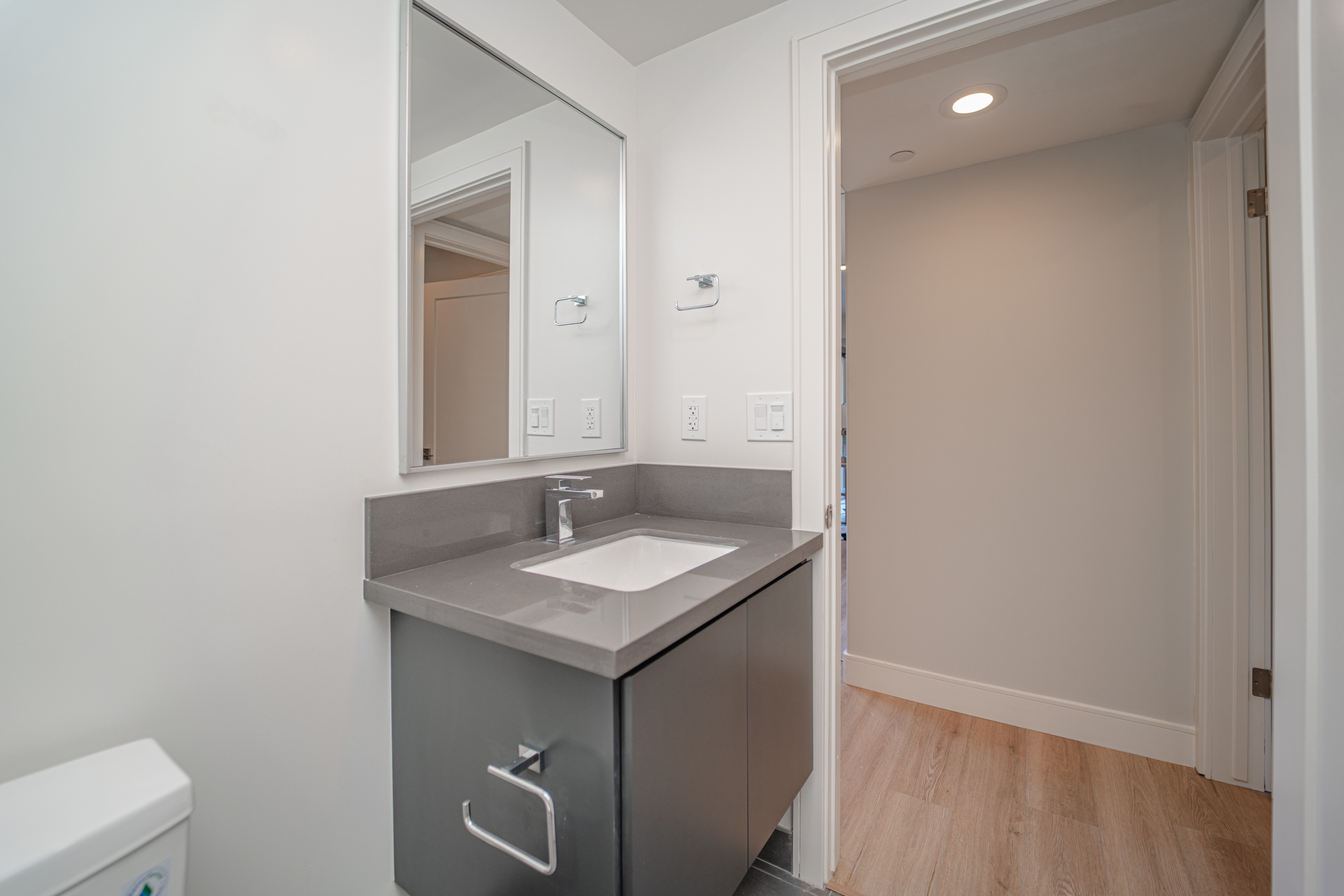 2115 Holly Dr, Los Angeles, CA 90068