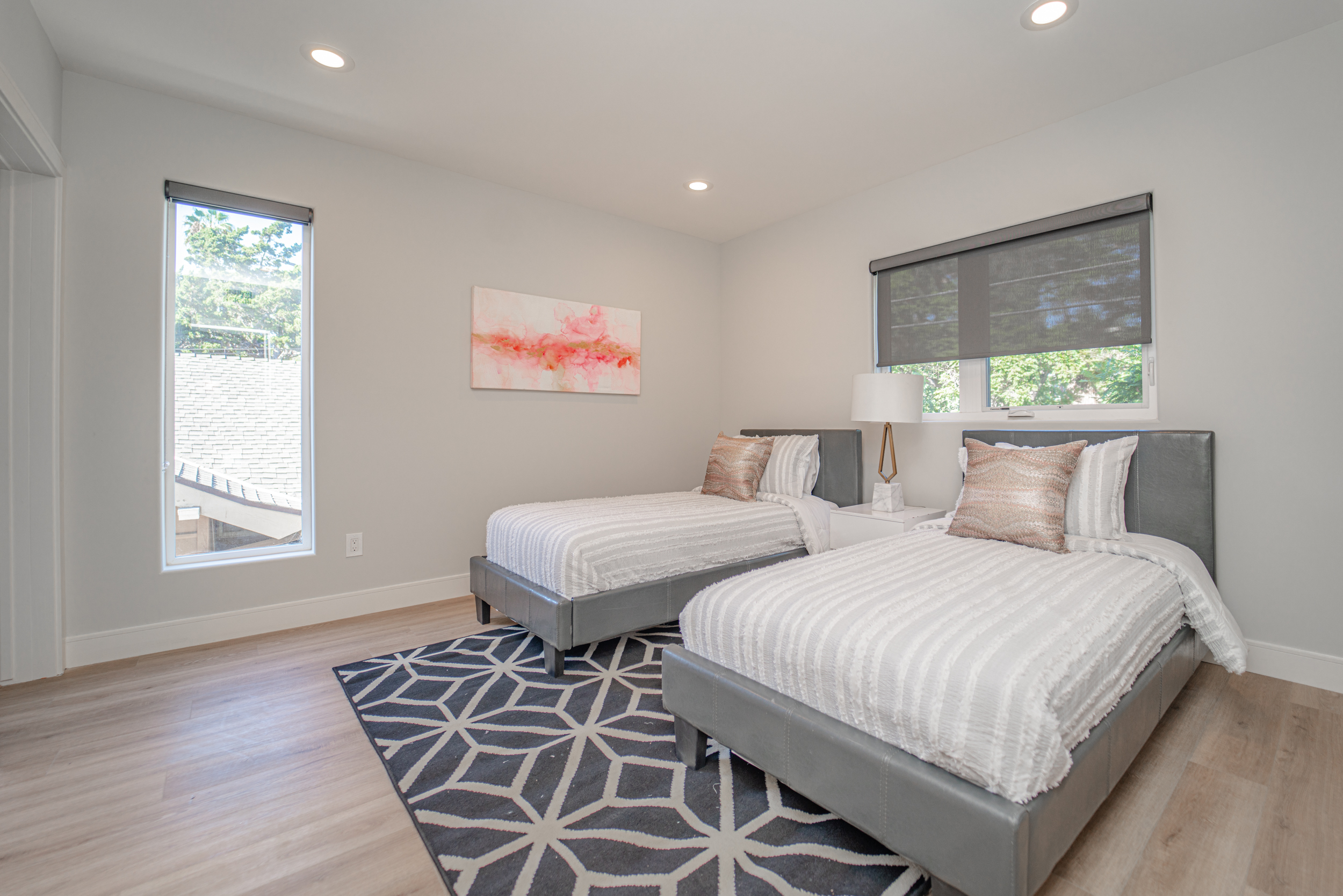 2115 Holly Dr, Los Angeles, CA 90068