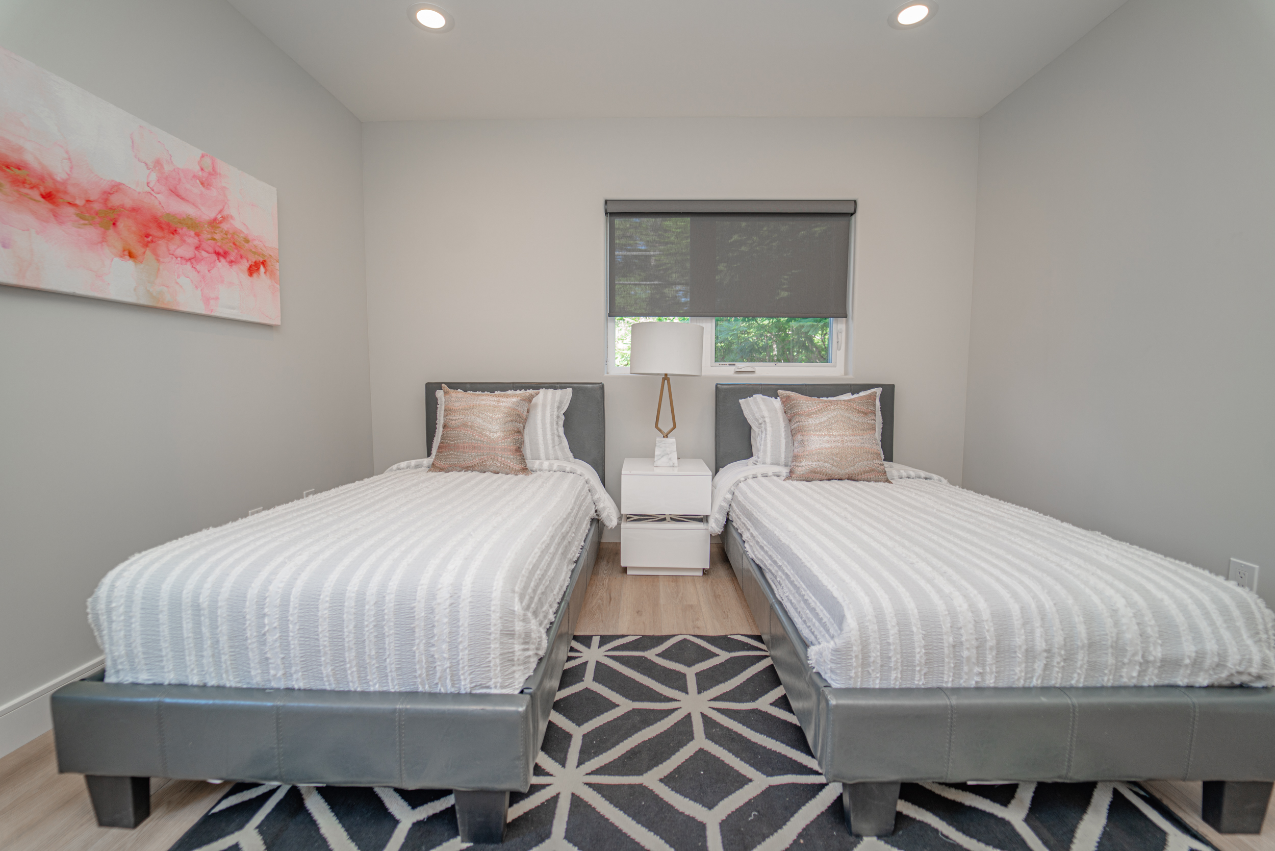 2115 Holly Dr, Los Angeles, CA 90068