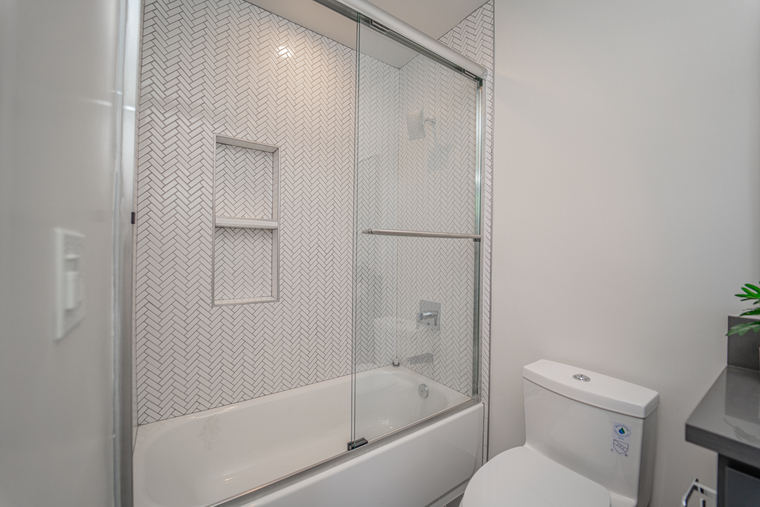 2115 Holly Dr, Los Angeles, CA 90068