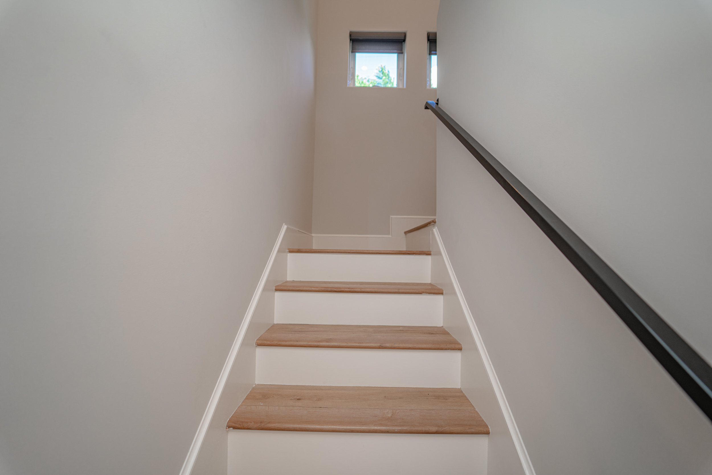 2115 Holly Dr, Los Angeles, CA 90068