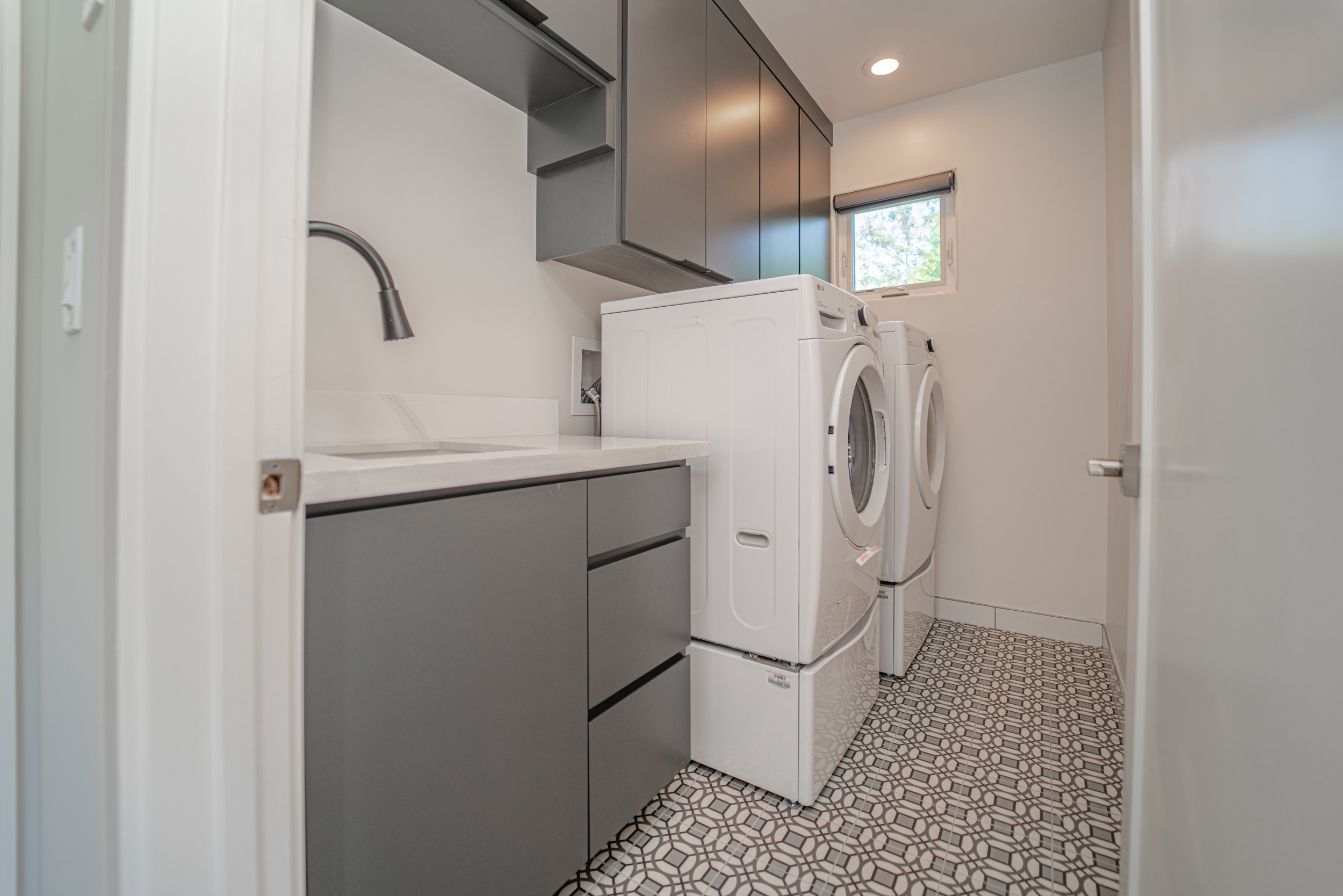 2115 Holly Dr, Los Angeles, CA 90068