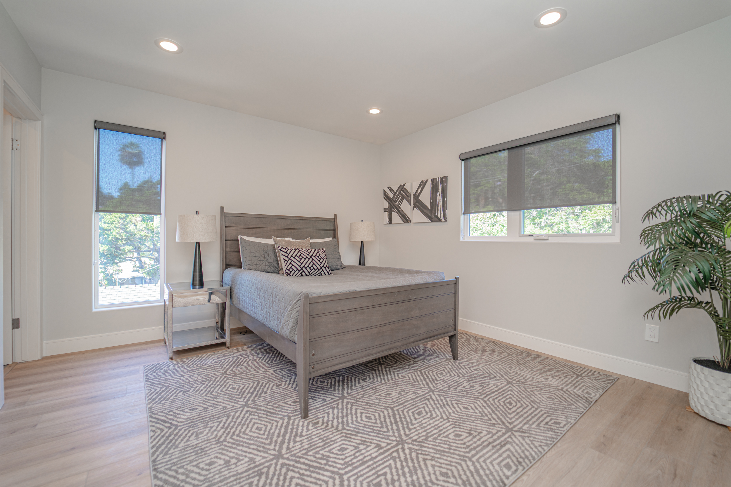 2115 Holly Dr, Los Angeles, CA 90068