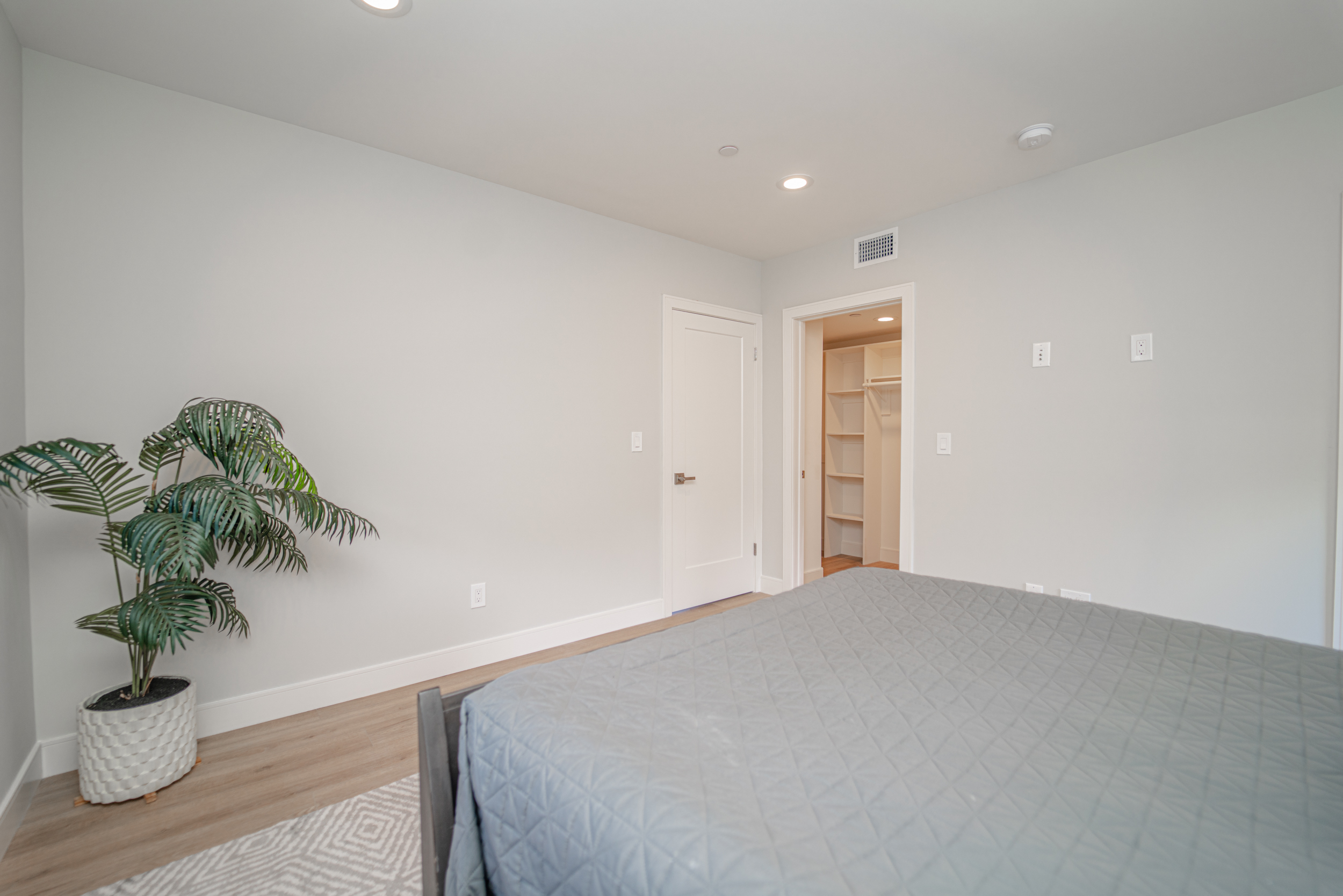 2115 Holly Dr, Los Angeles, CA 90068