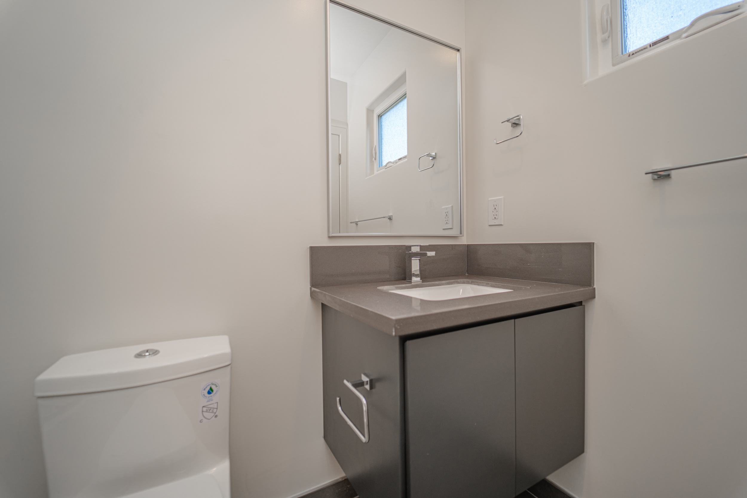 2115 Holly Dr, Los Angeles, CA 90068