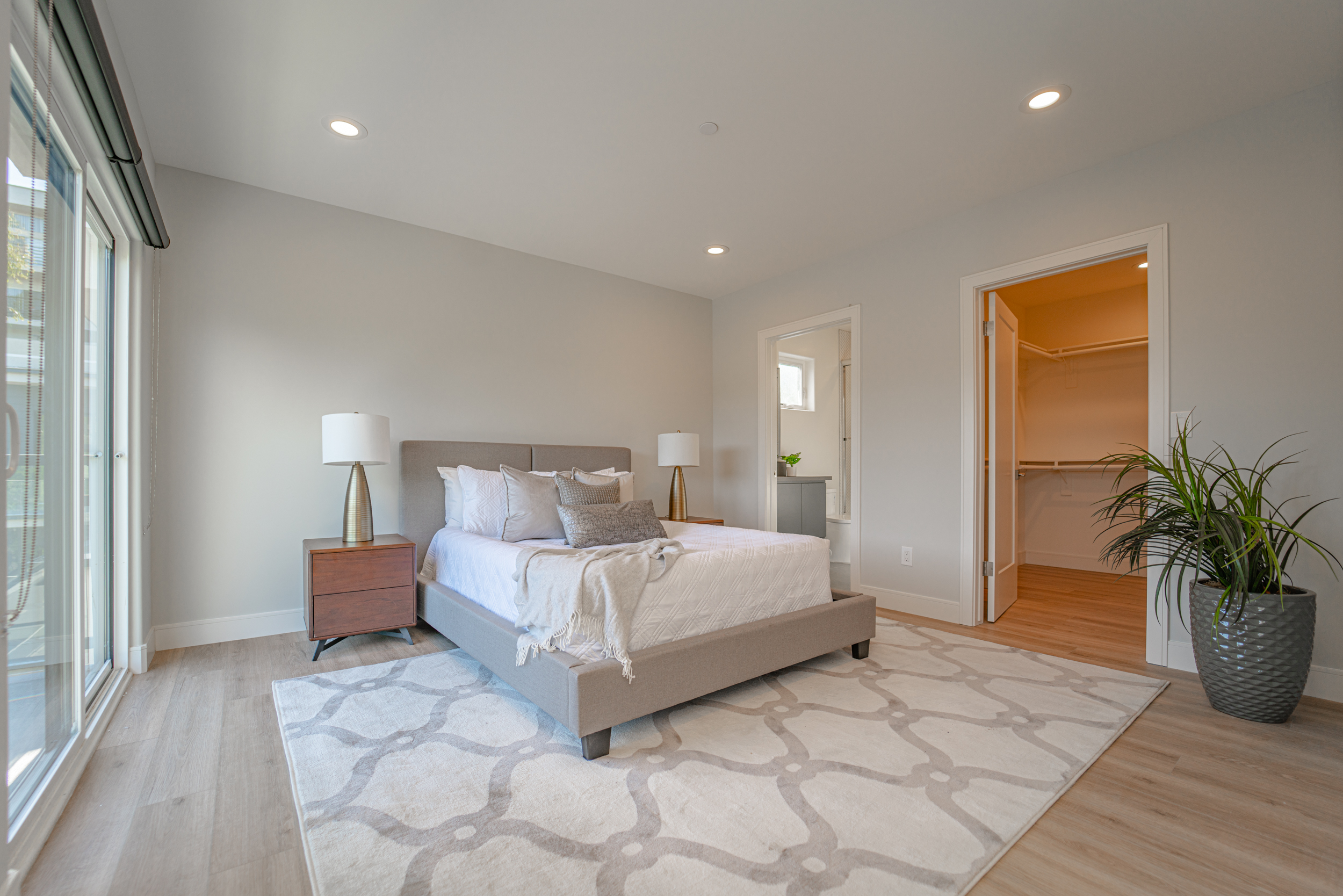 2115 Holly Dr, Los Angeles, CA 90068