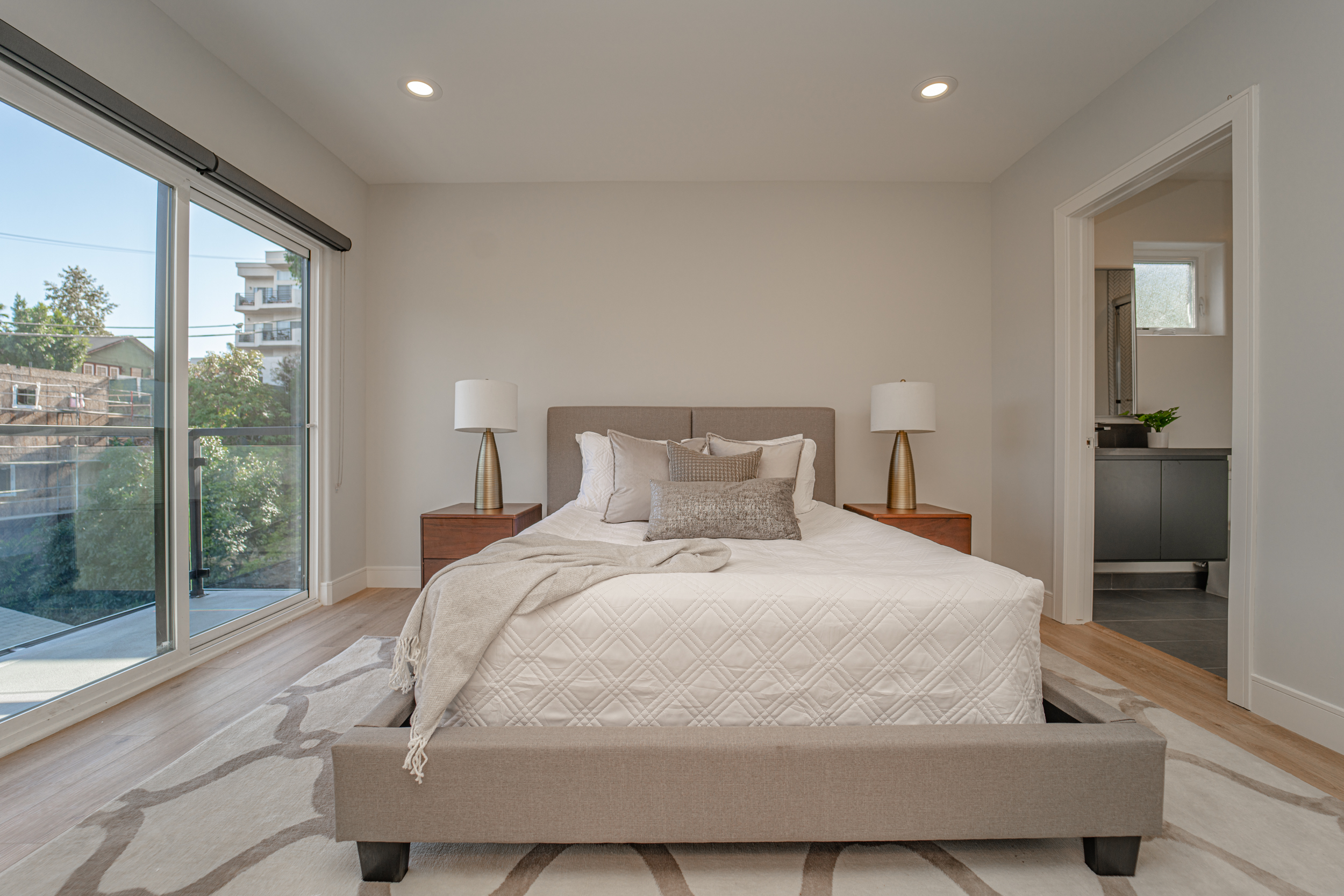 2115 Holly Dr, Los Angeles, CA 90068