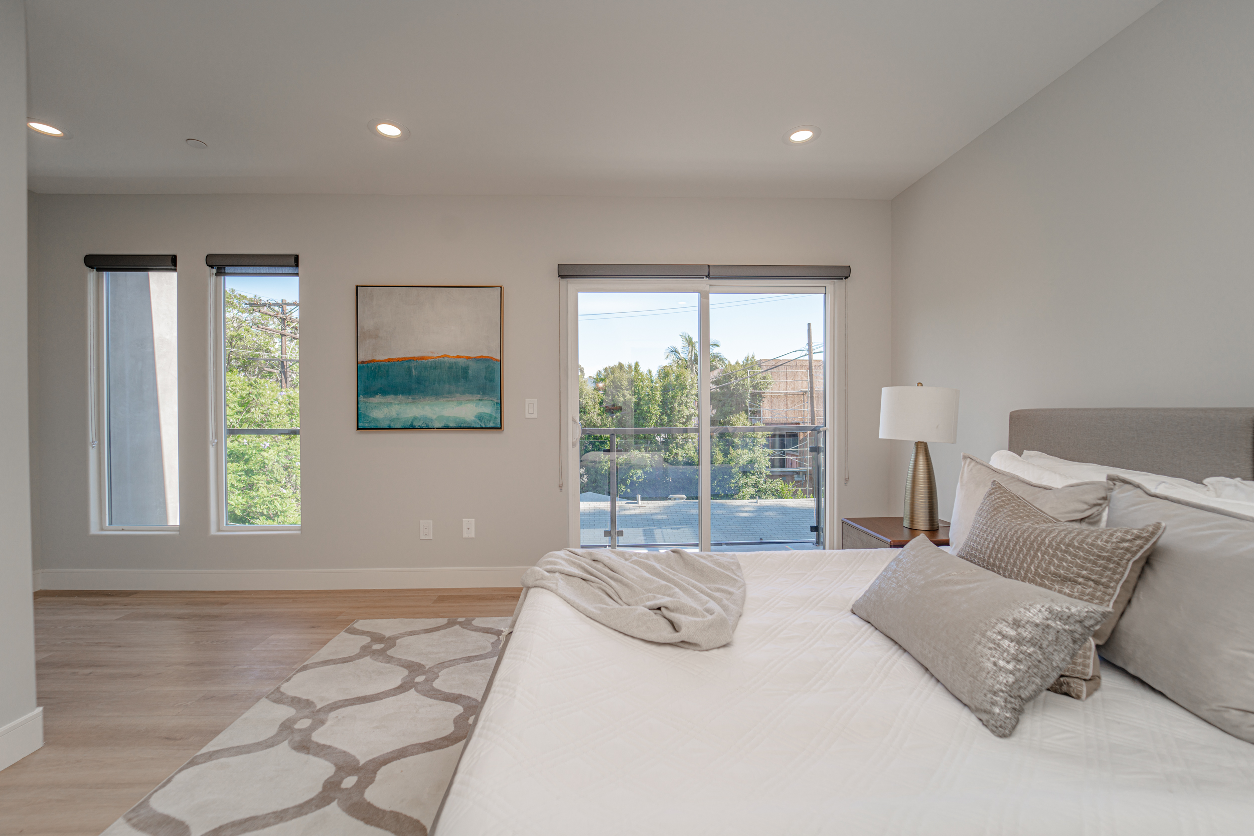 2115 Holly Dr, Los Angeles, CA 90068