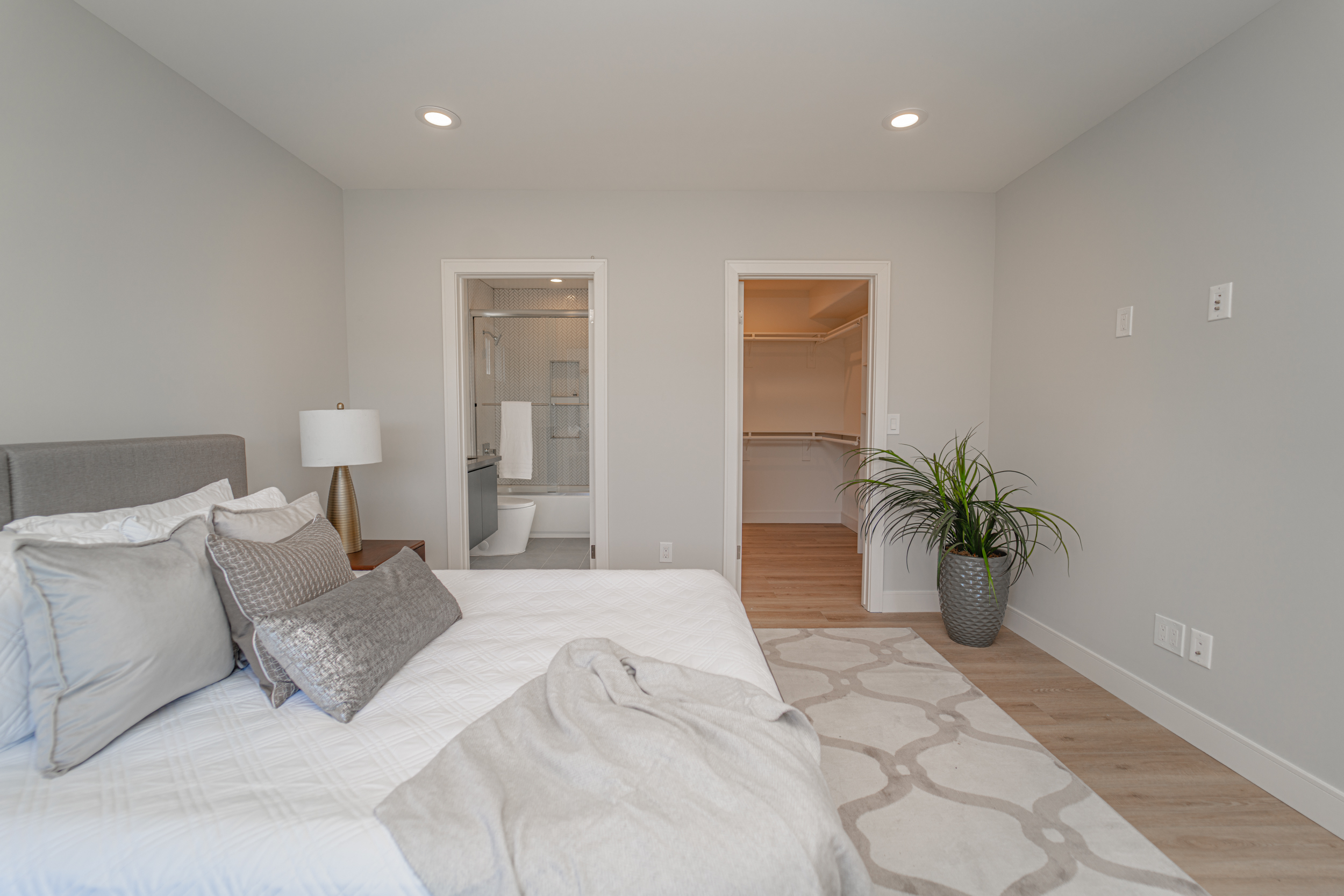 2115 Holly Dr, Los Angeles, CA 90068