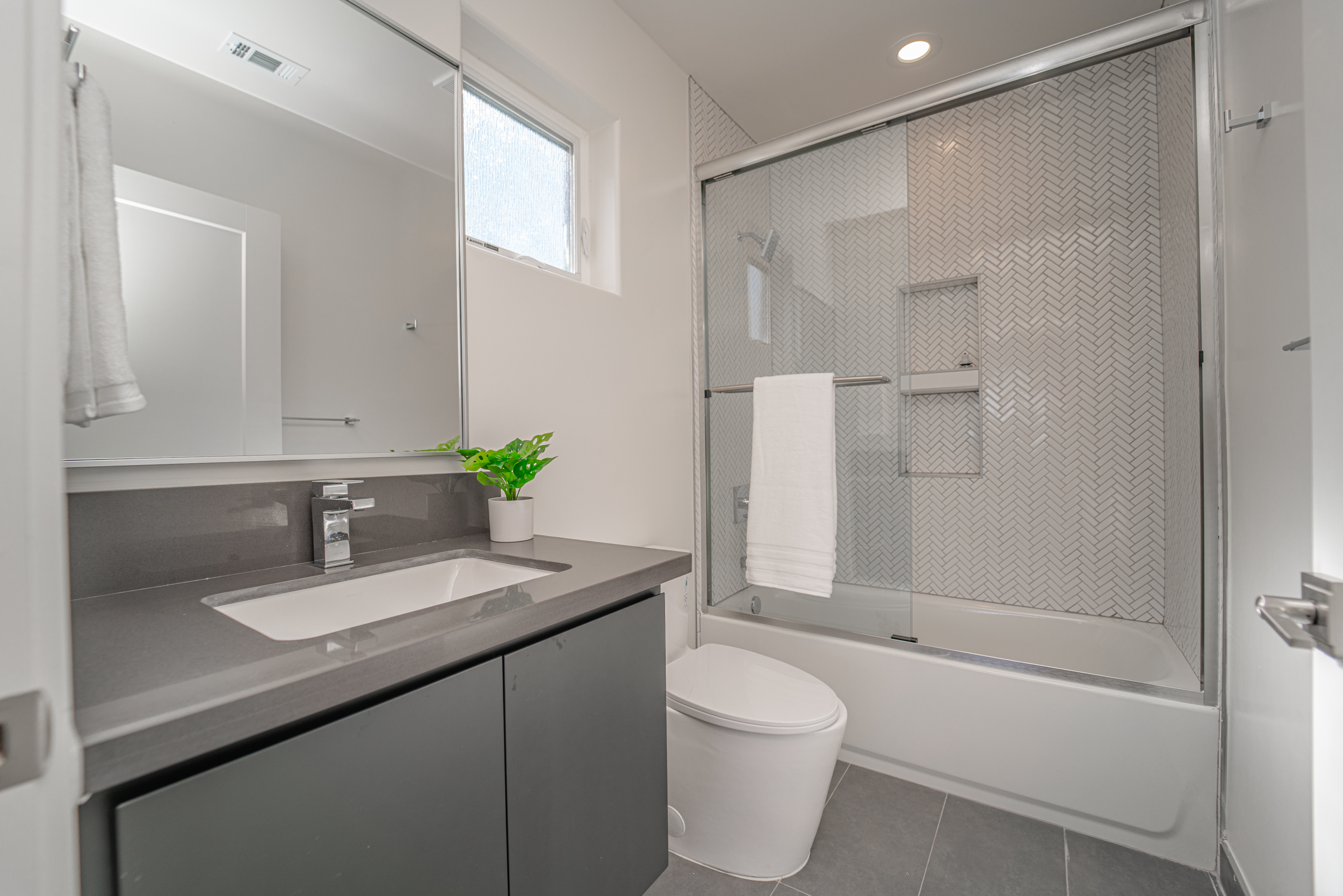 2115 Holly Dr, Los Angeles, CA 90068