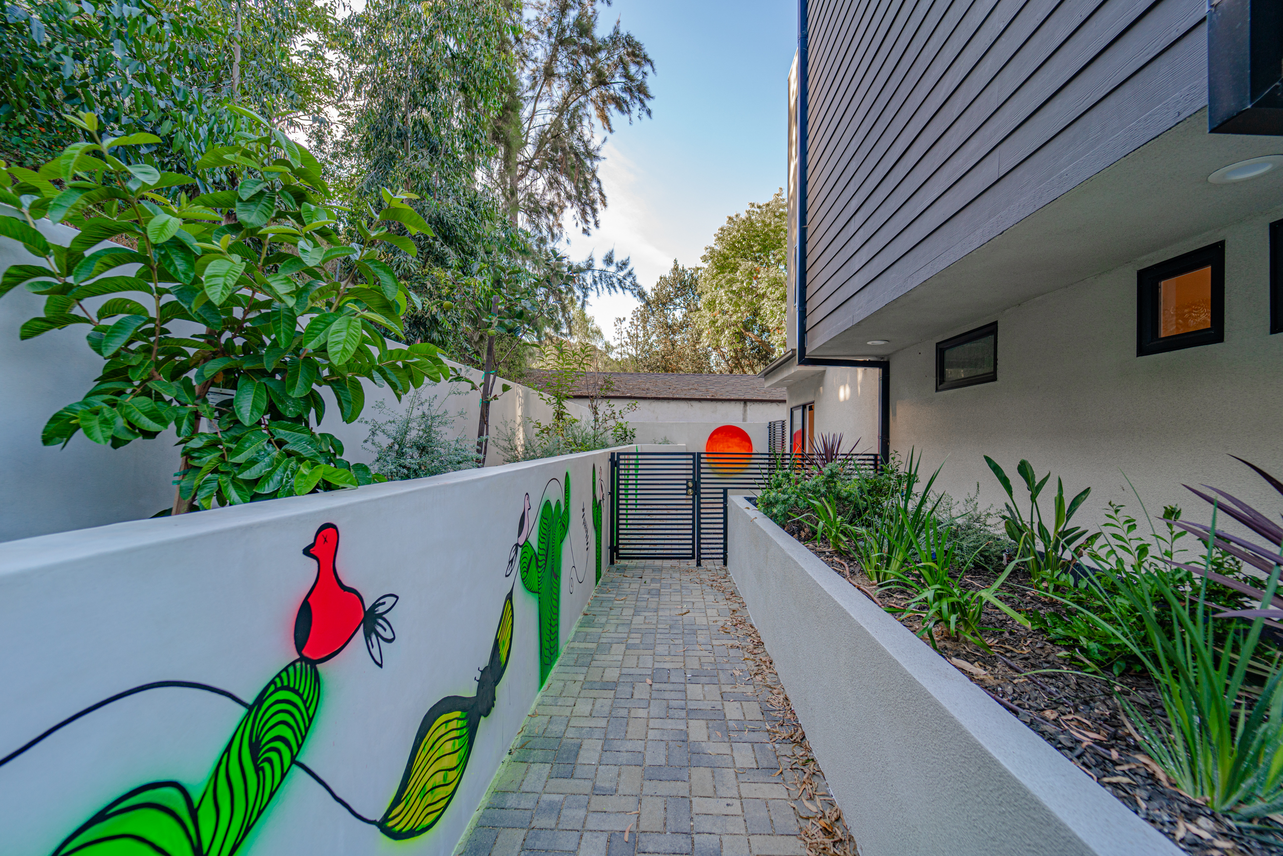 2115 Holly Dr, Los Angeles, CA 90068