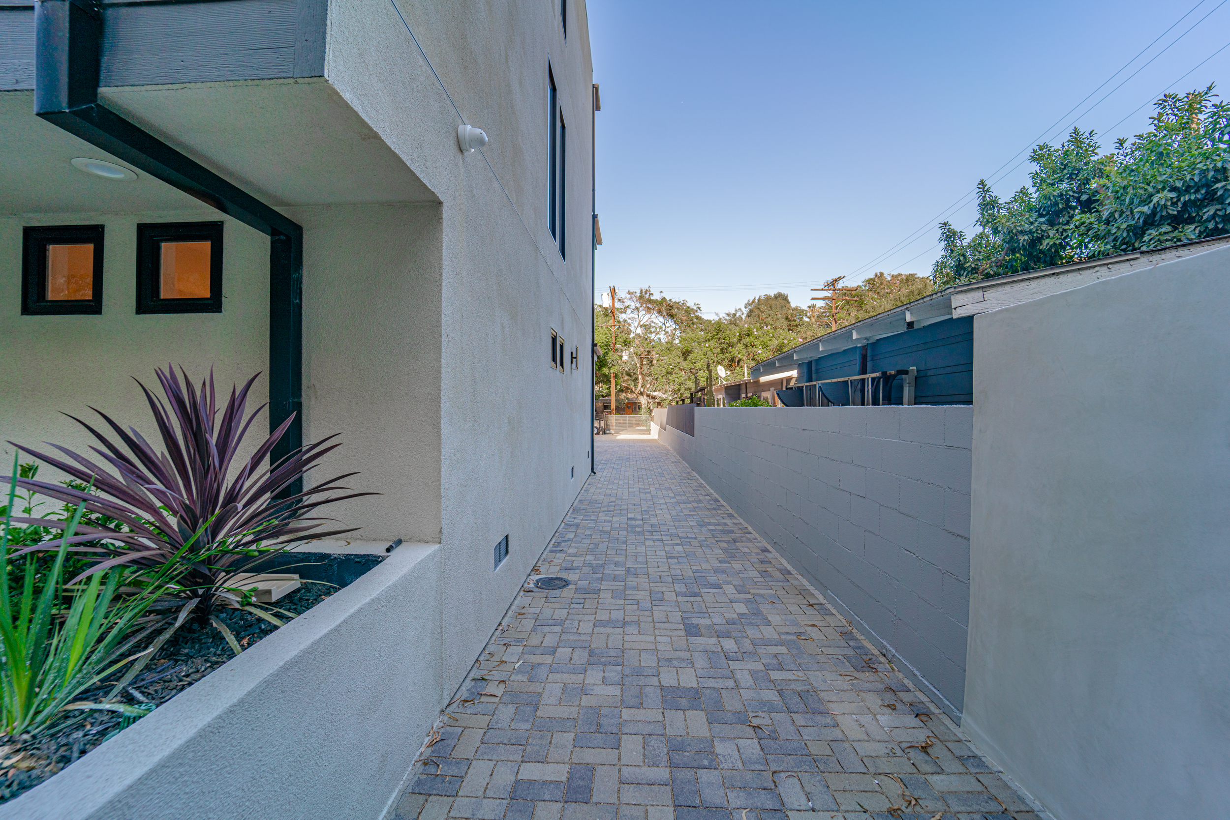 2115 Holly Dr, Los Angeles, CA 90068