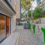 2115 Holly Dr, Los Angeles, CA 90068