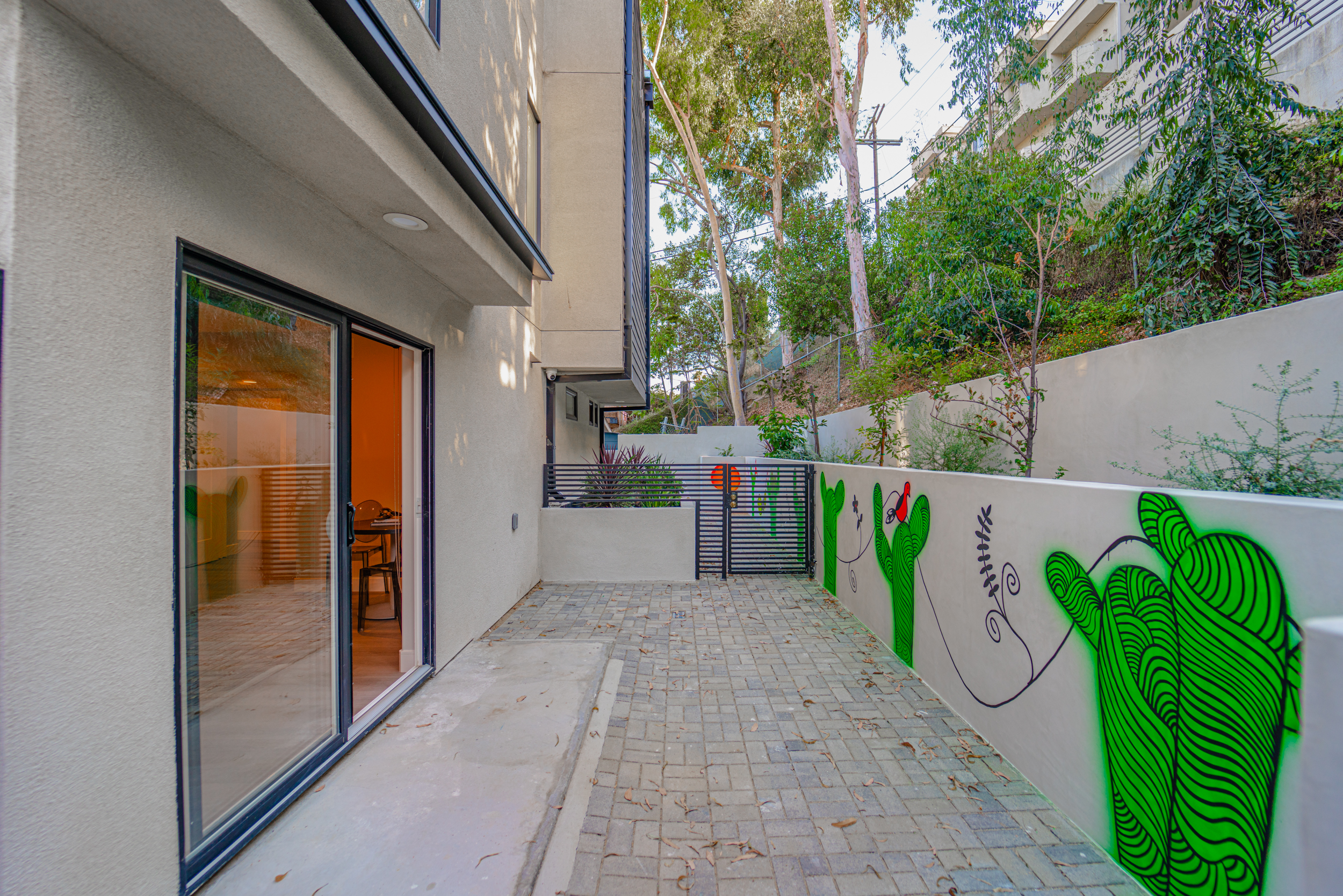 2115 Holly Dr, Los Angeles, CA 90068