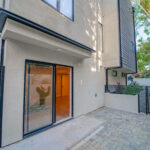 2115 Holly Dr, Los Angeles, CA 90068