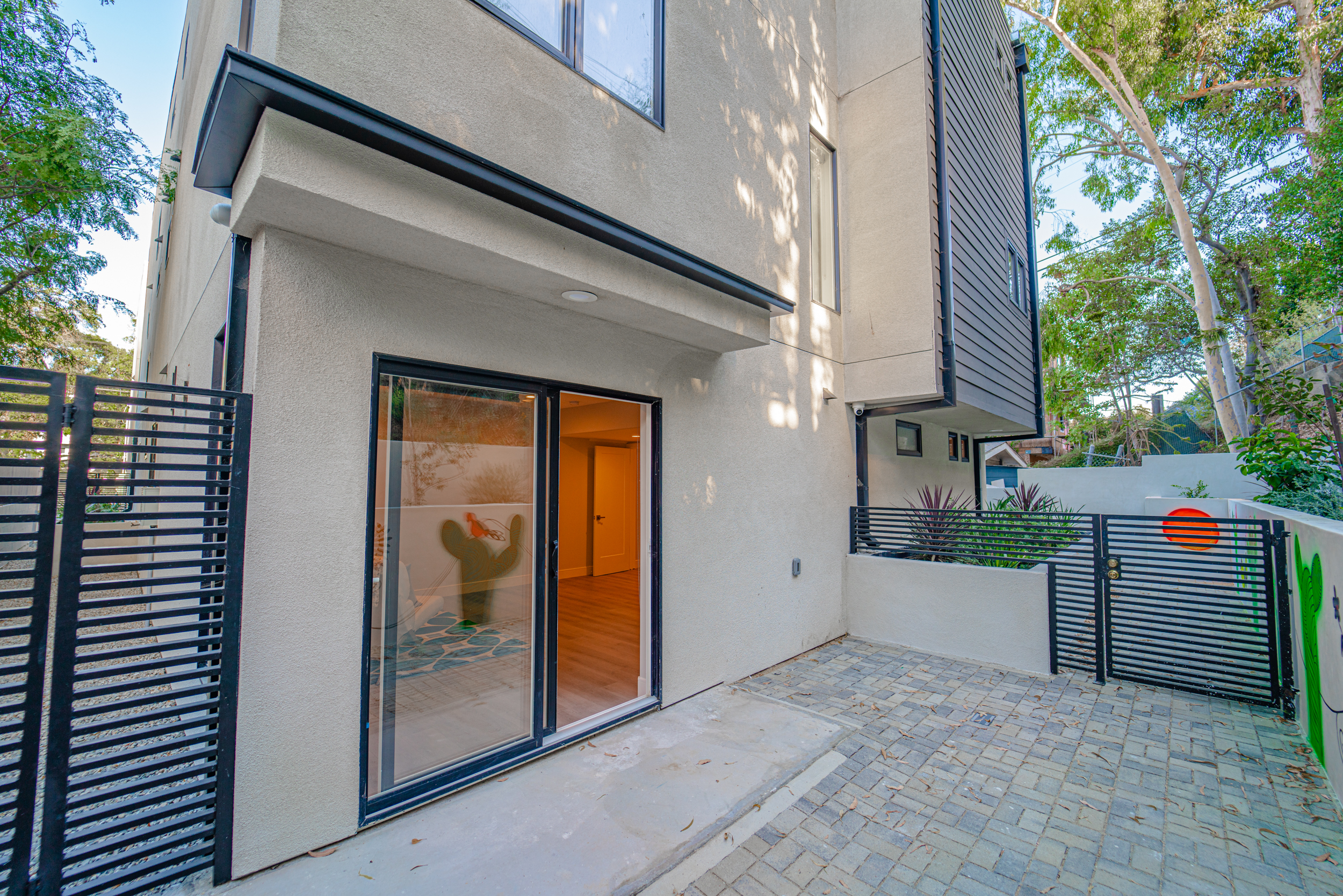 2115 Holly Dr, Los Angeles, CA 90068
