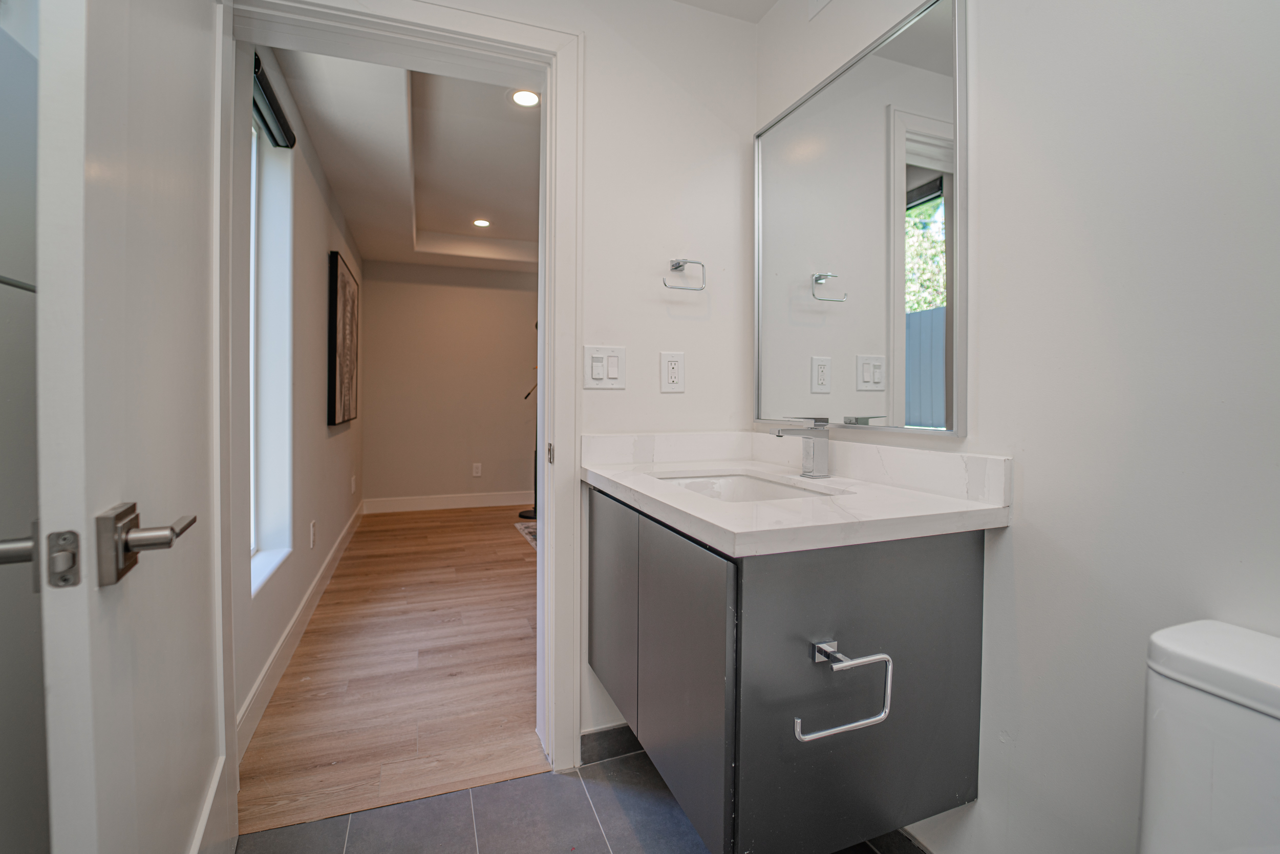 2115 Holly Dr, Los Angeles, CA 90068
