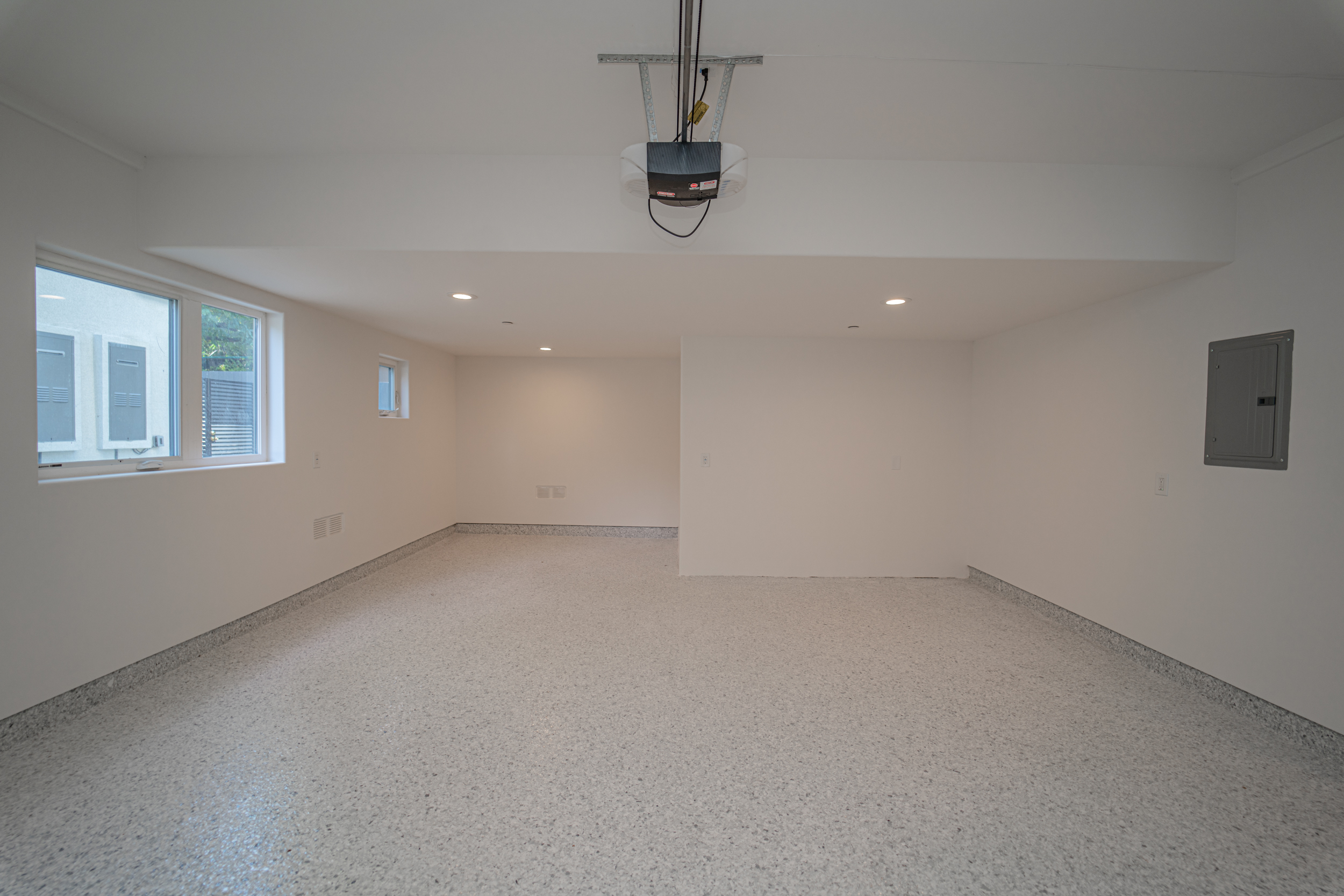 2115 Holly Dr, Los Angeles, CA 90068