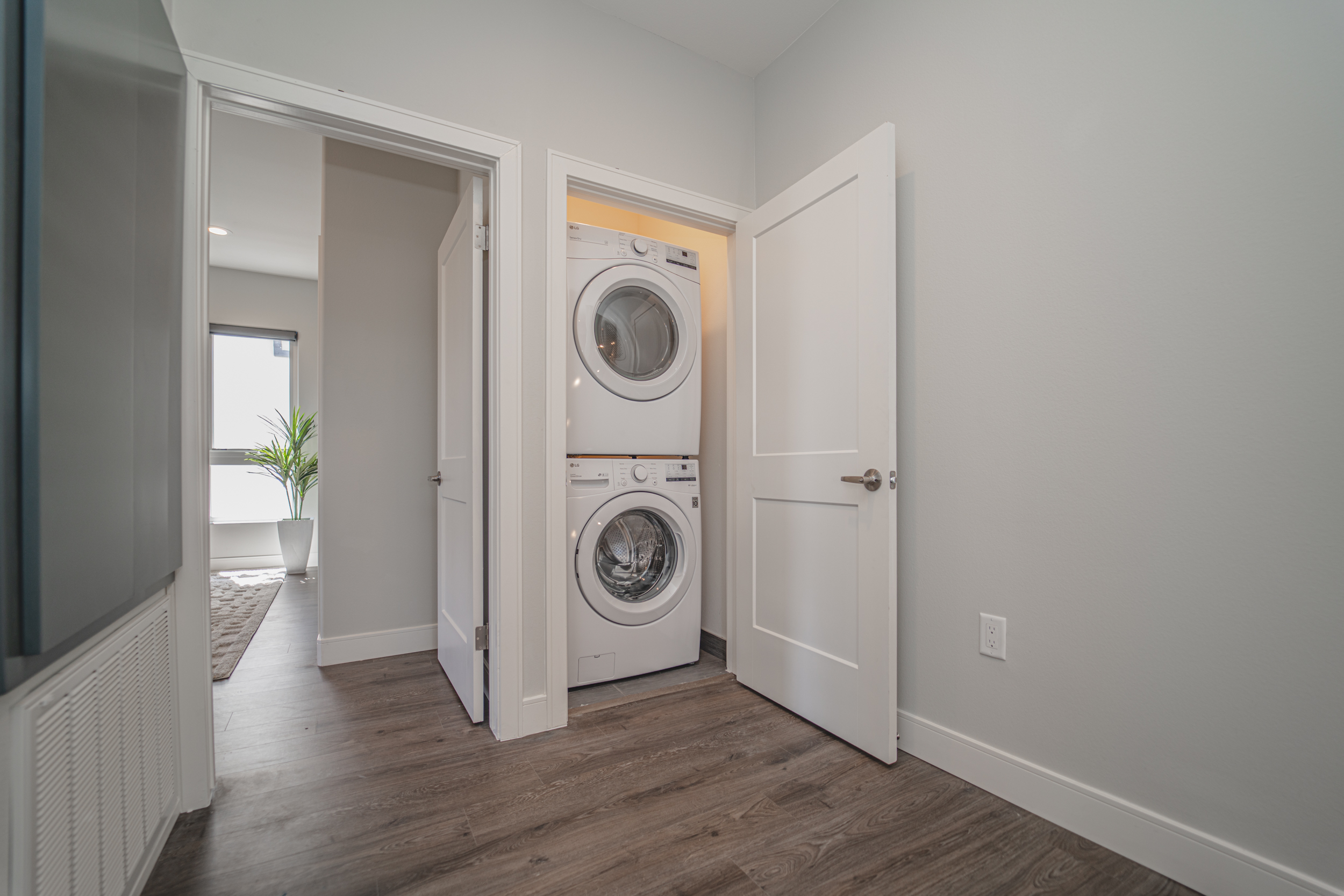 4526 Saint Charles Place, Los Angeles, CA 90019