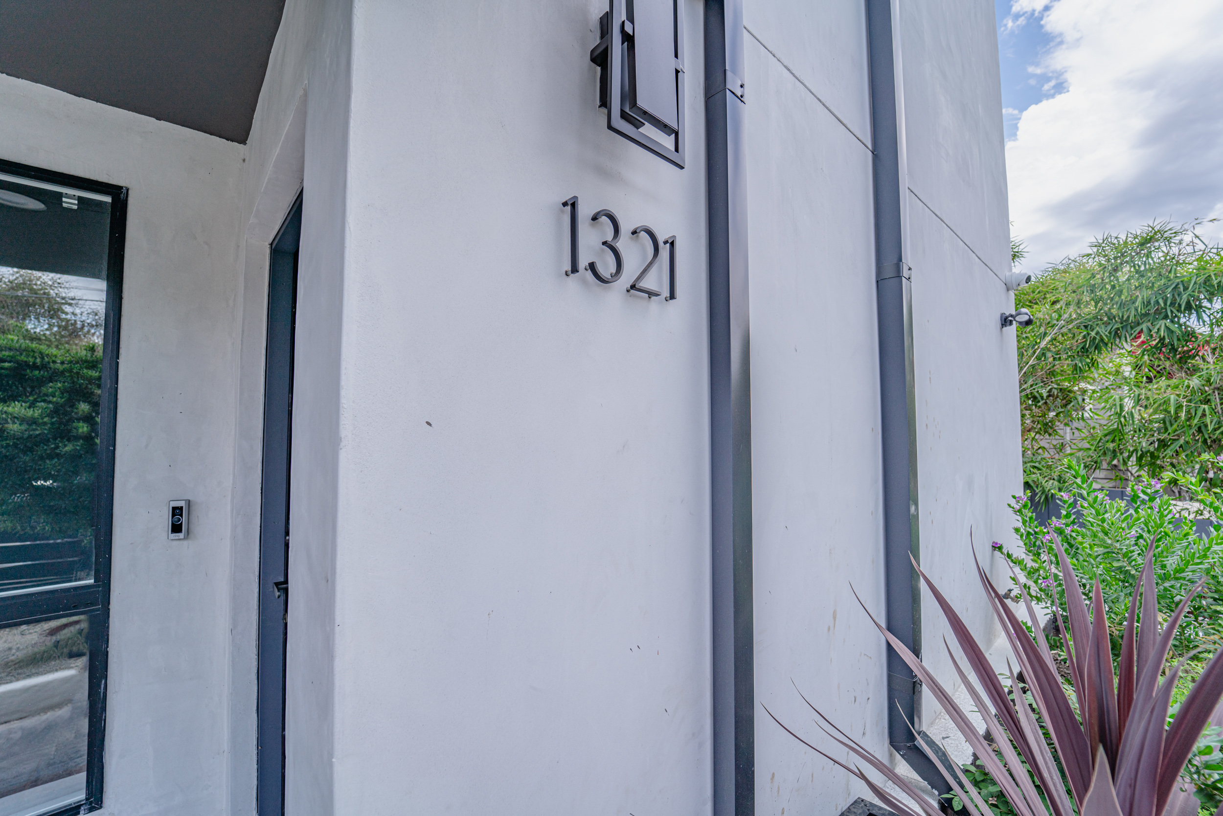 Los Angeles, CA 90027