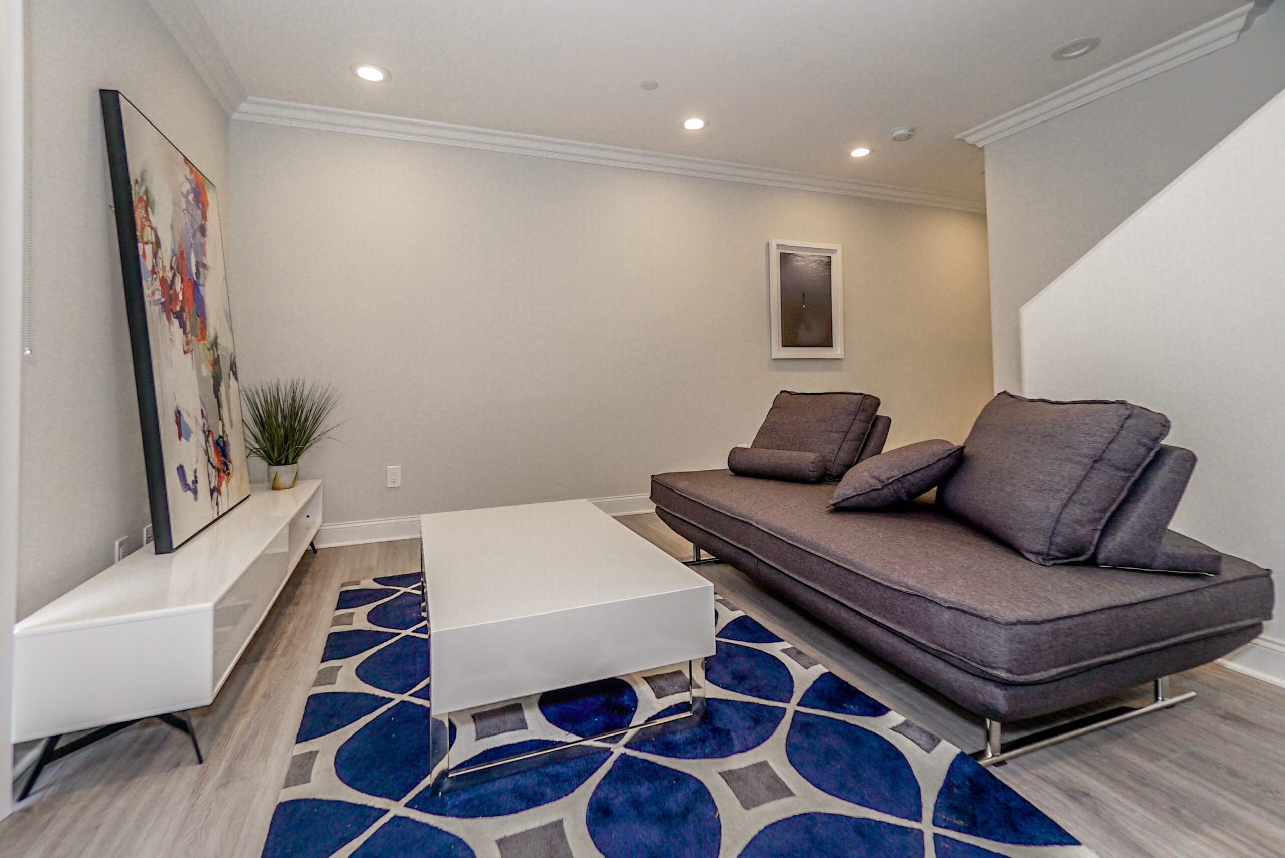 7213 1/2 S La Cienaga Blvd, Los Angeles, CA 90045