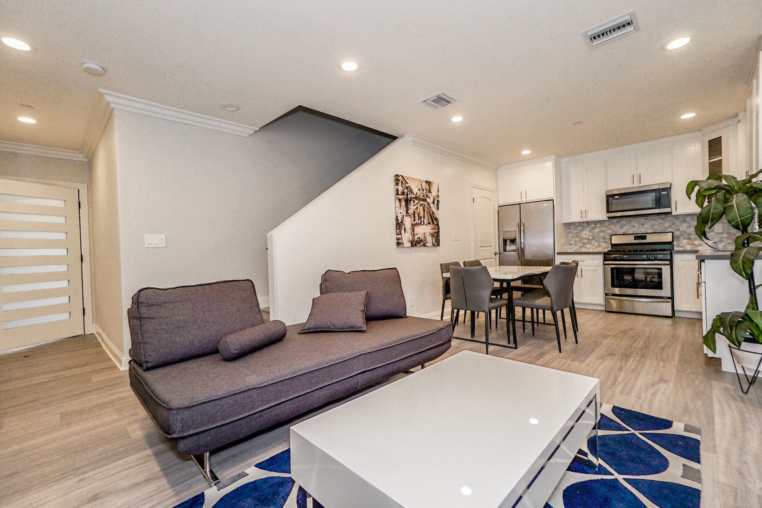 7213 1/2 S La Cienaga Blvd, Los Angeles, CA 90045