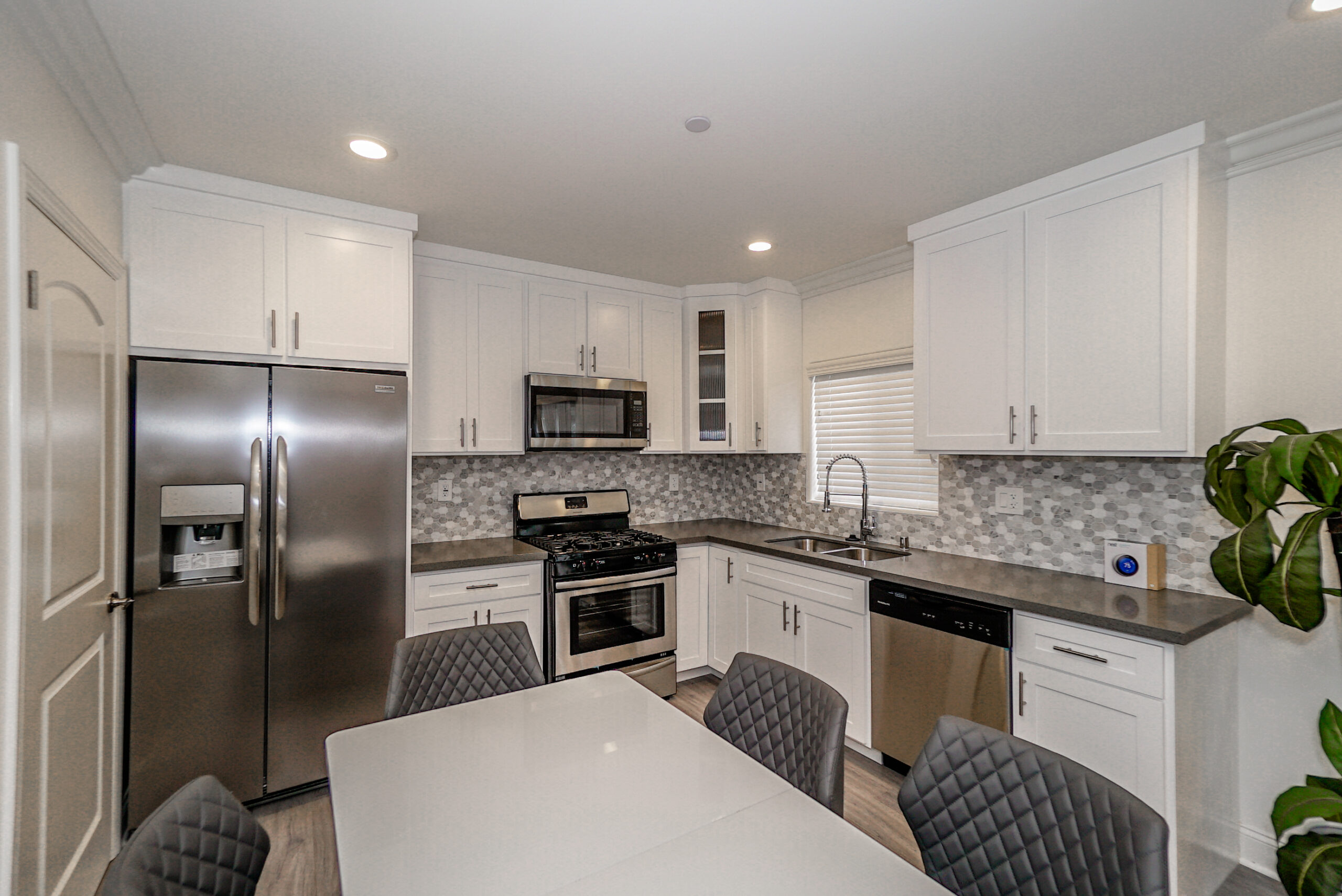 7213 1/2 S La Cienaga Blvd, Los Angeles, CA 90045