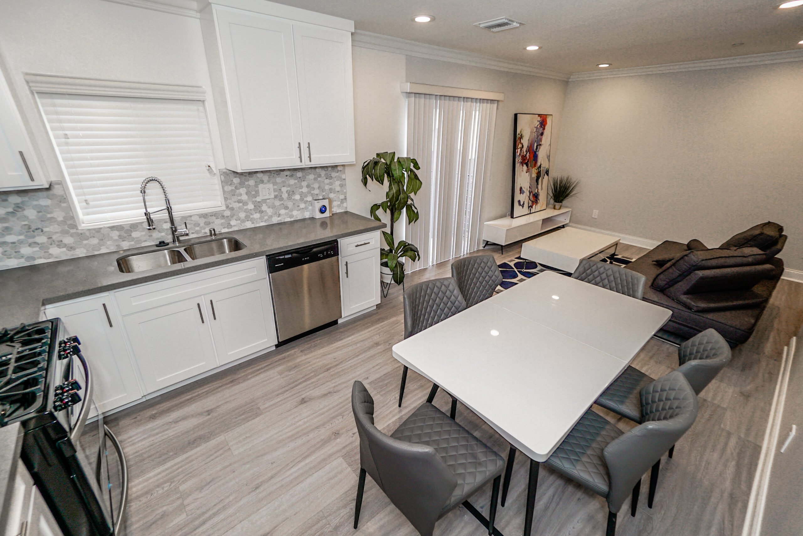 7213 1/2 S La Cienaga Blvd, Los Angeles, CA 90045