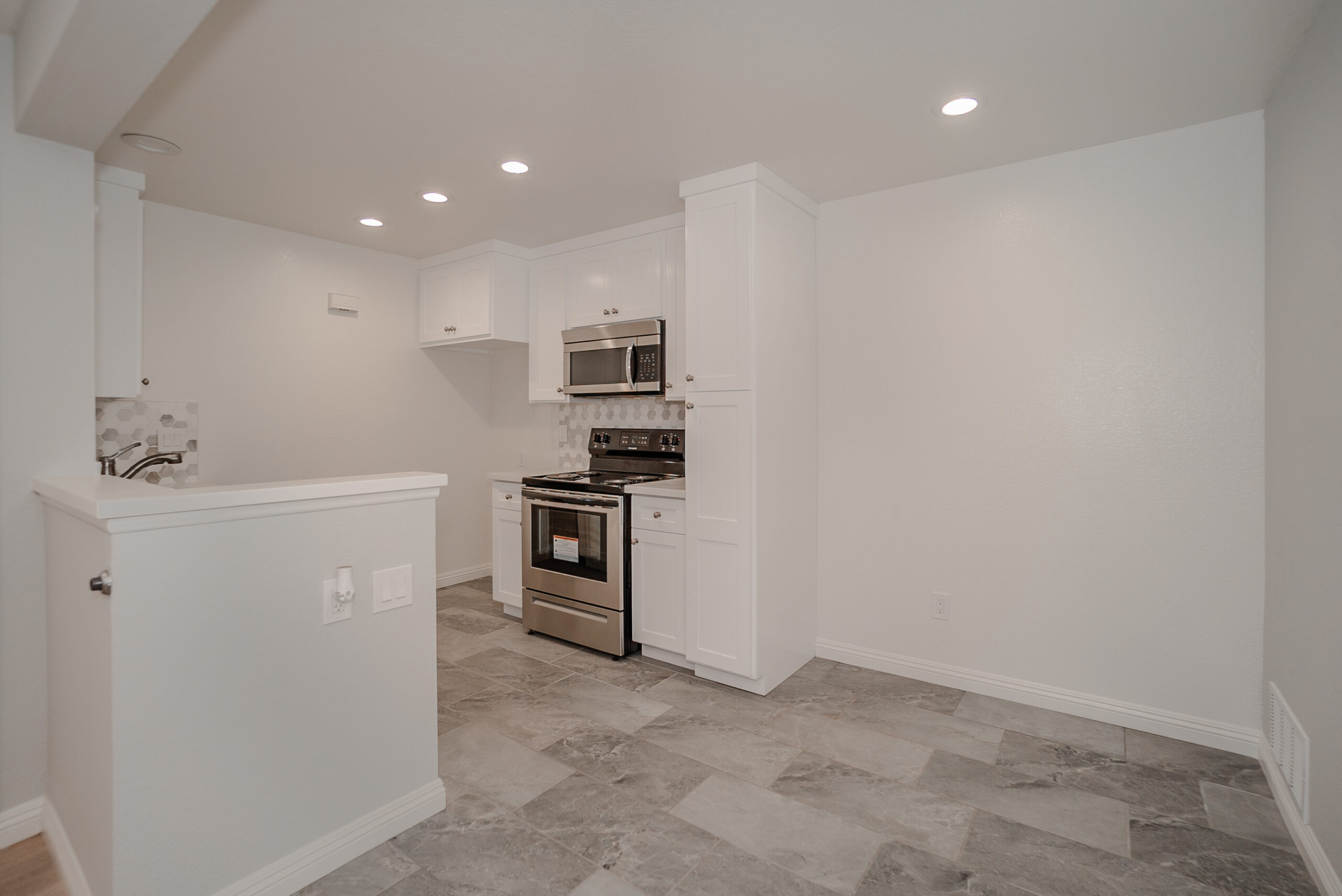 E/3640 Oak Creek Dr, Ontario, CA 91761