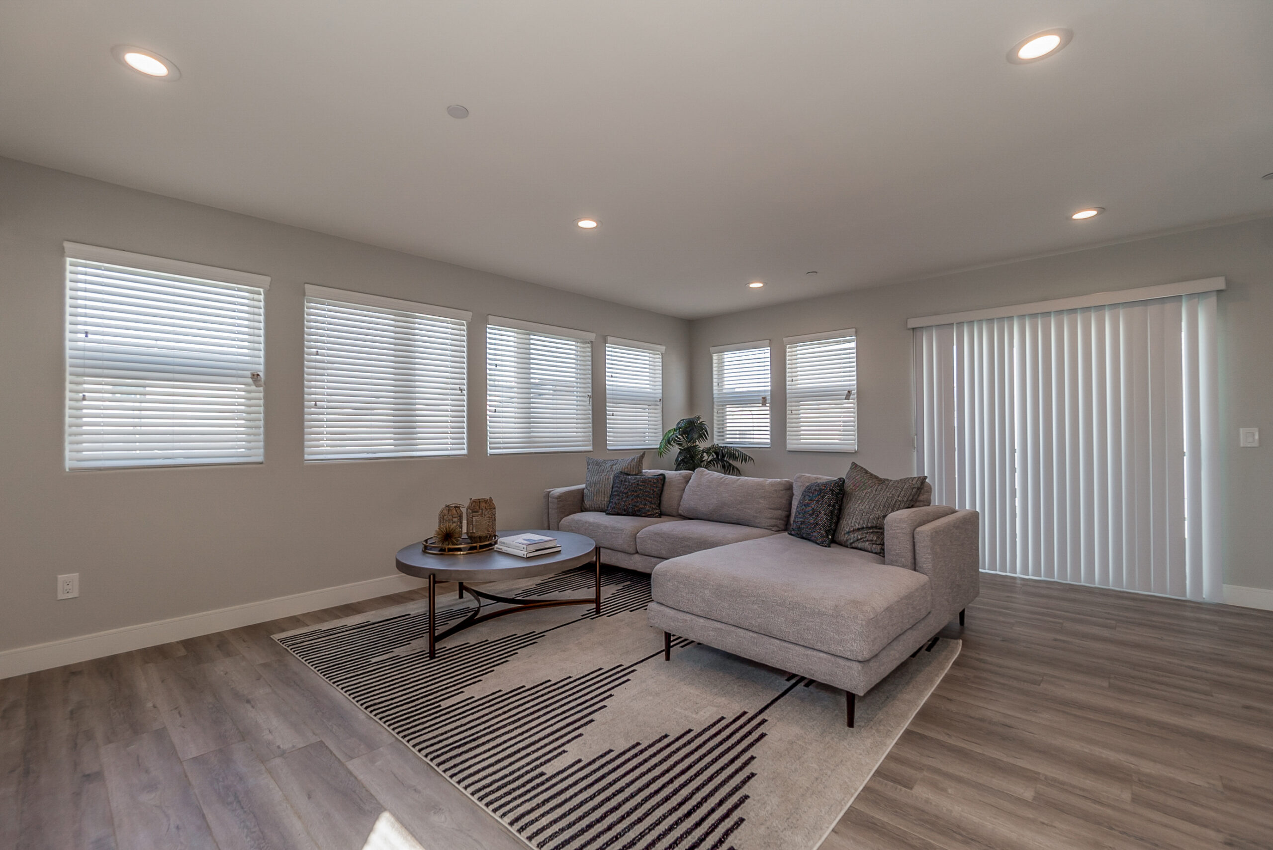 4630 Saint Elmo, Los Angeles, CA 90019