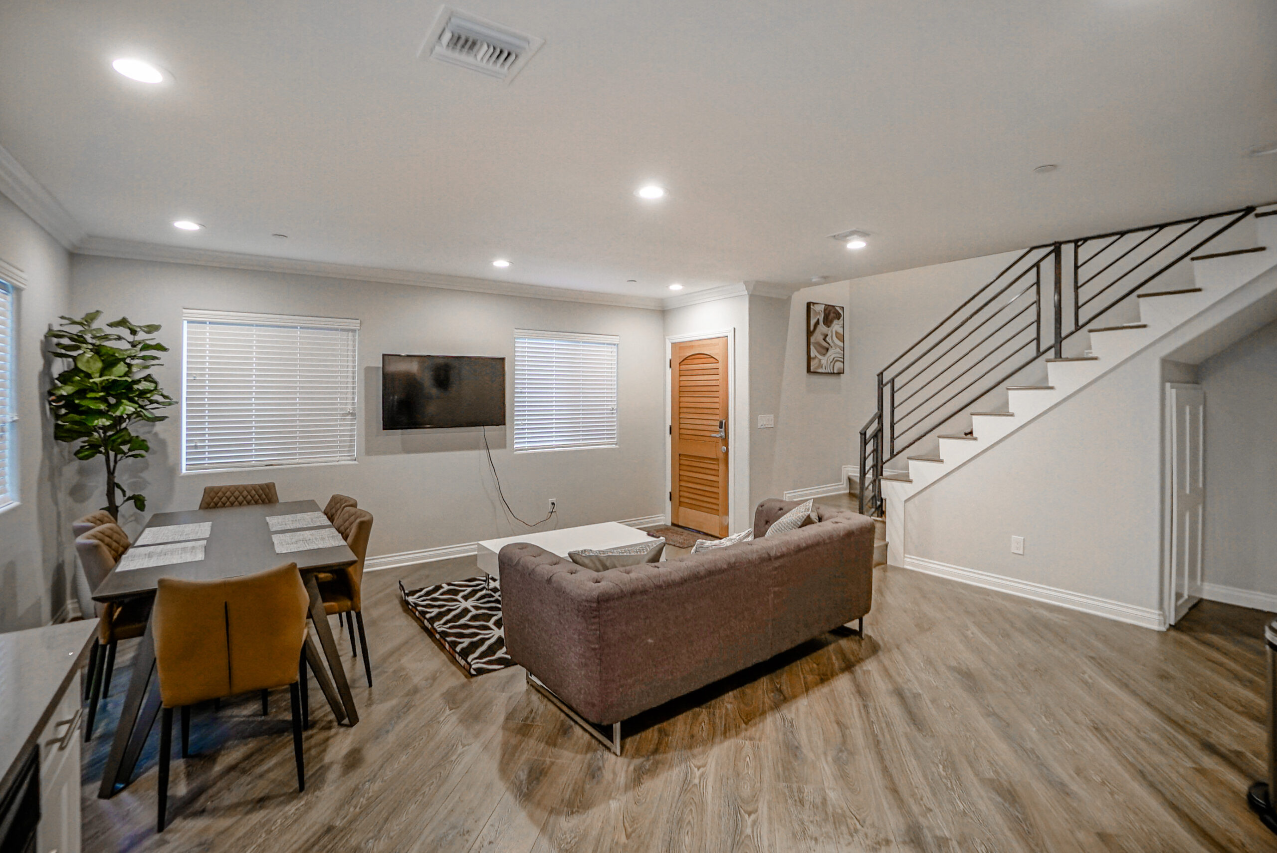 7103 1/2/7101 S La Cienaga, Los Angeles, CA 90045
