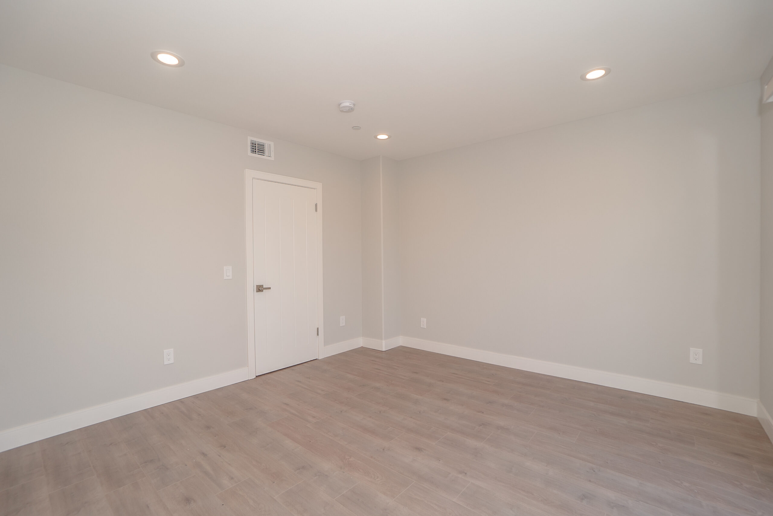 2633 1/2/La Salle, Los Angeles, CA 90018
