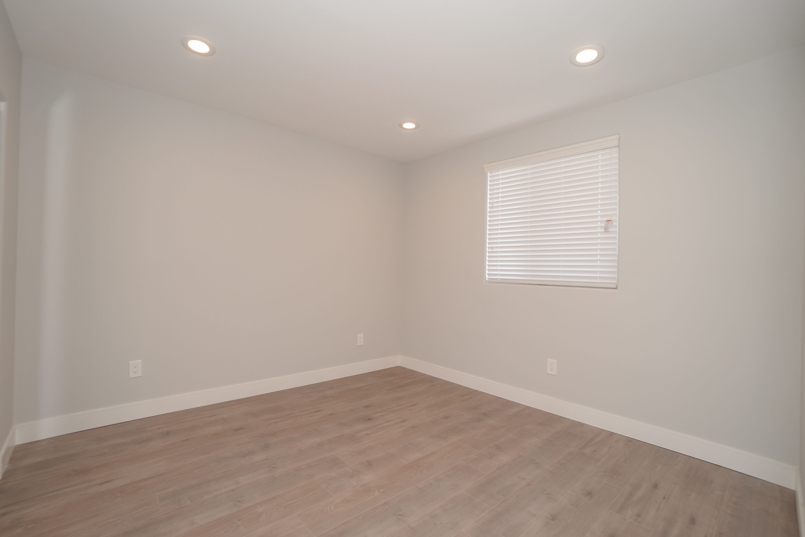 2633 1/2/La Salle, Los Angeles, CA 90018