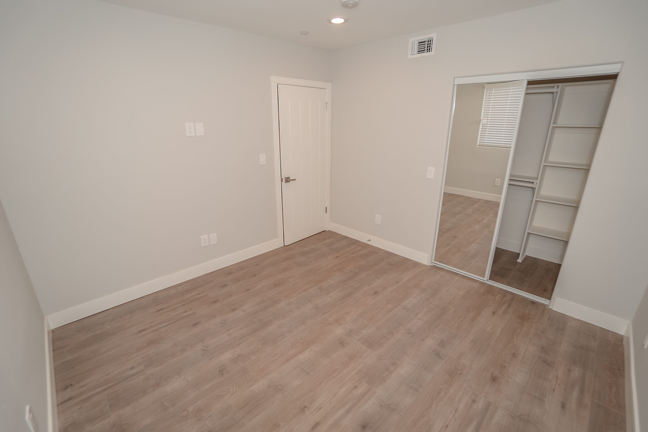 2633 1/2/La Salle, Los Angeles, CA 90018